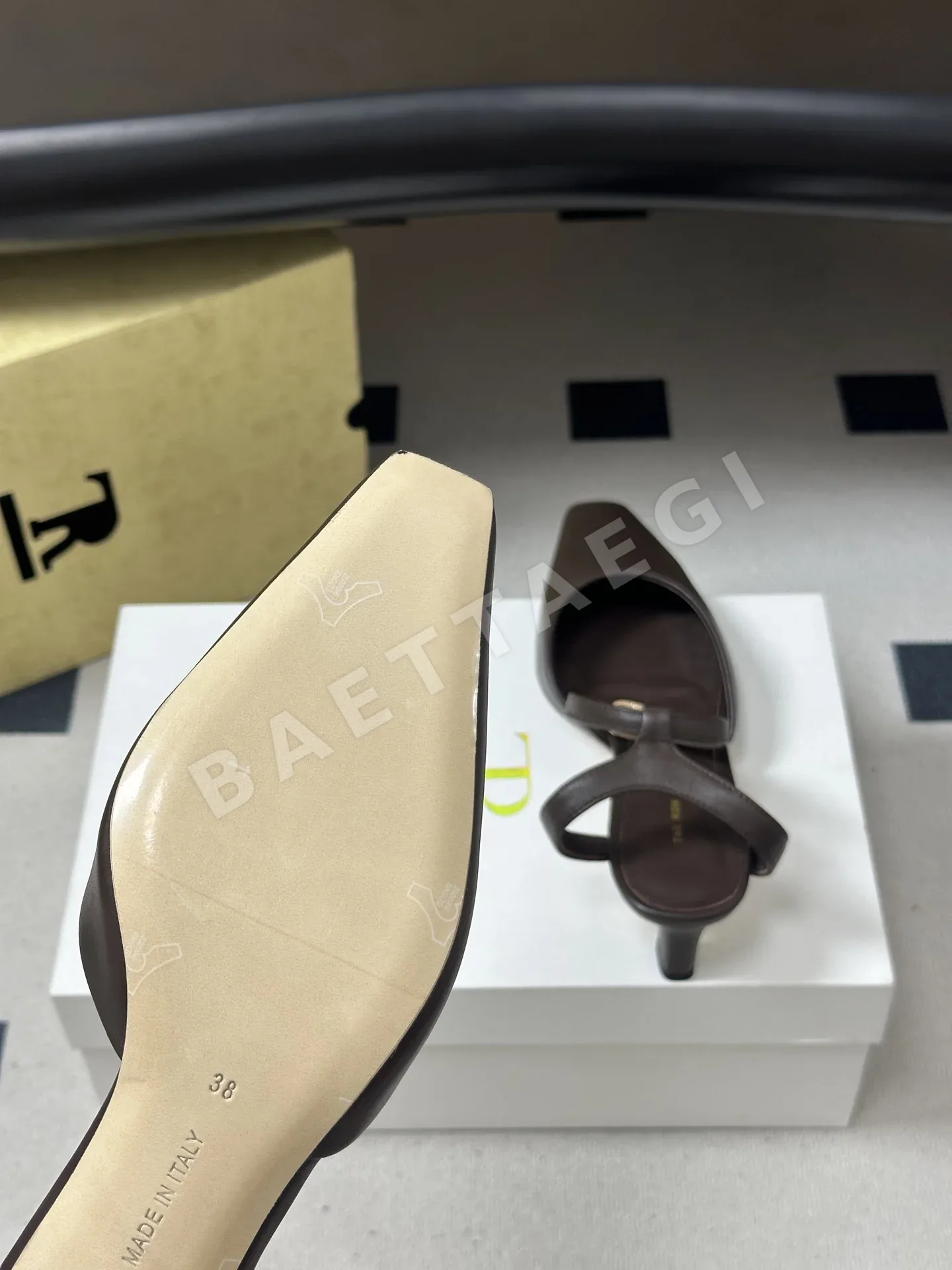 더로우 버클 키튼 힐 플랫 힐 신발 상세 이미지 8