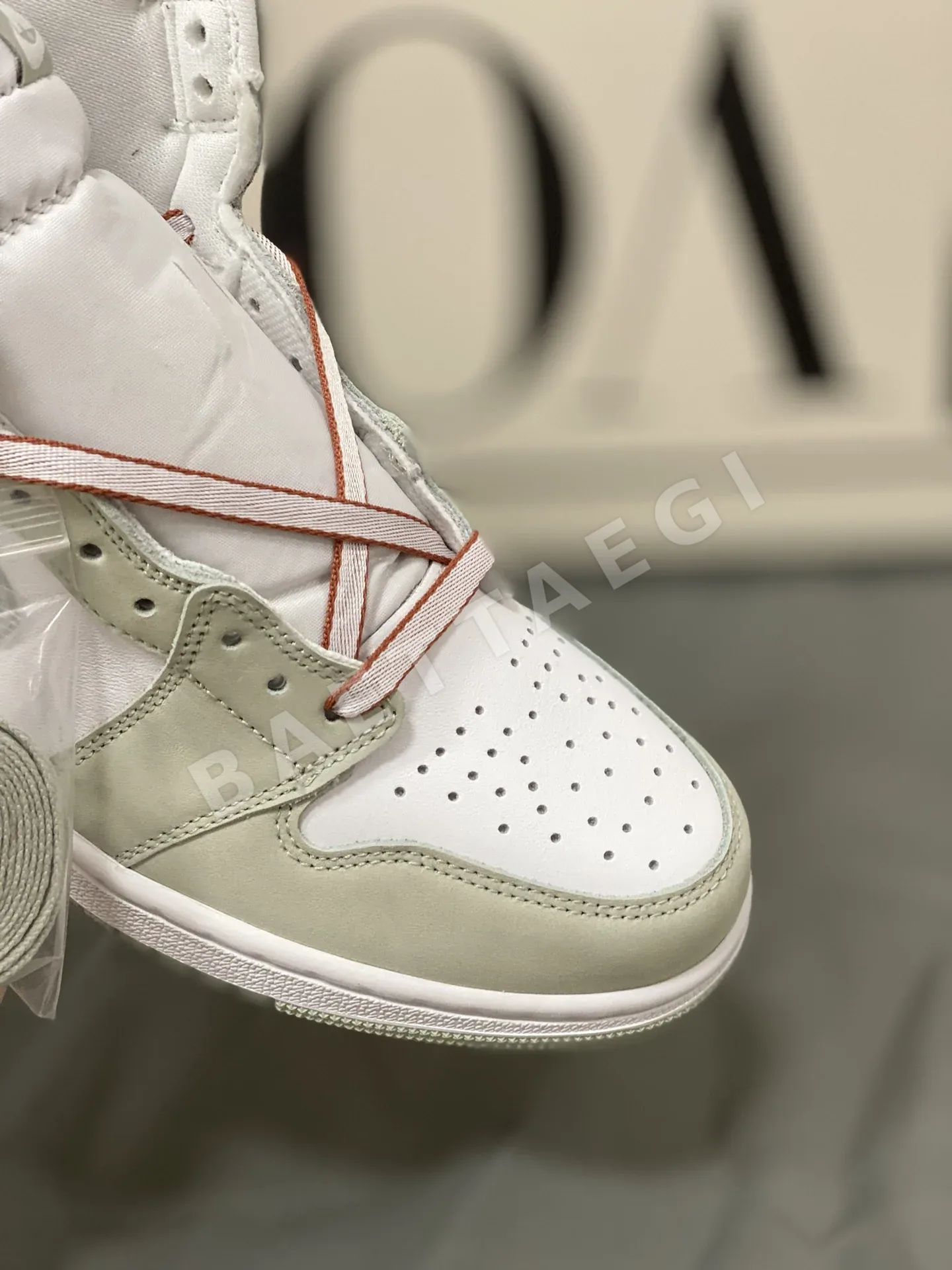 나이키조던 Air Jordan 1 Retro High OG 스니커즈 상세 이미지 8