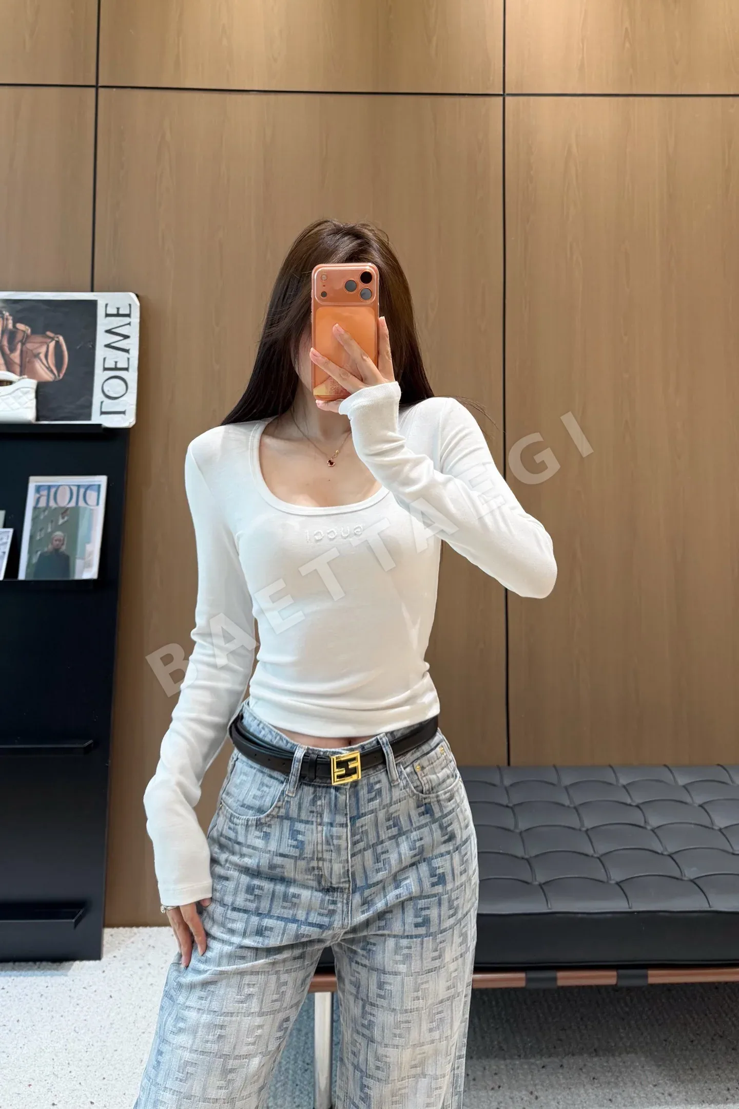 구찌 자수 U넥 긴팔 티셔츠 91625