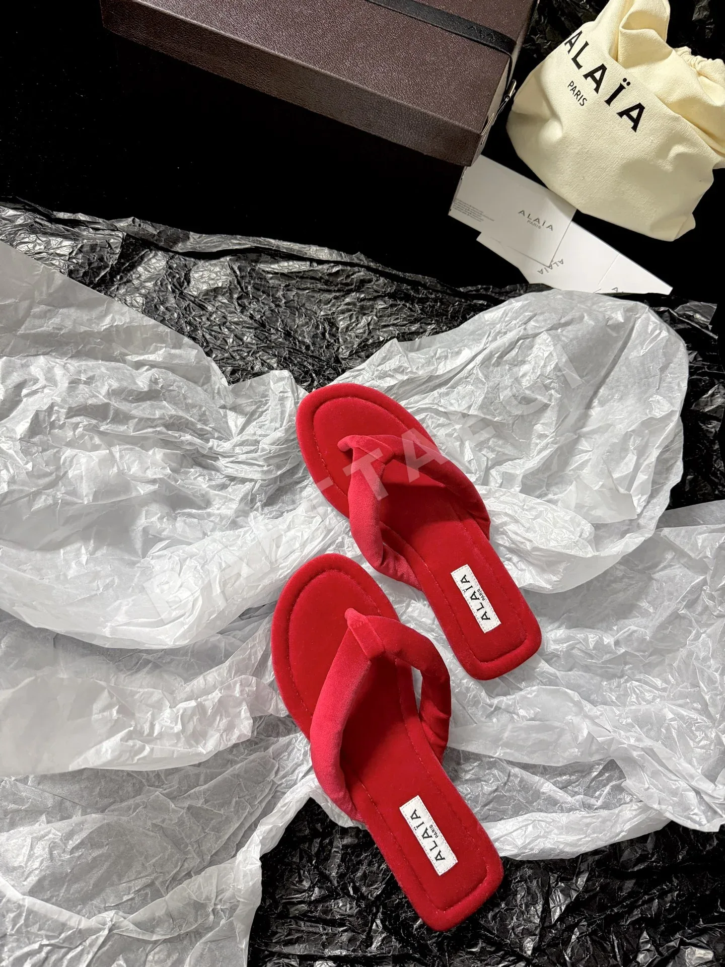 알라이아 벨벳 플립플랍 신발 상세 이미지 3