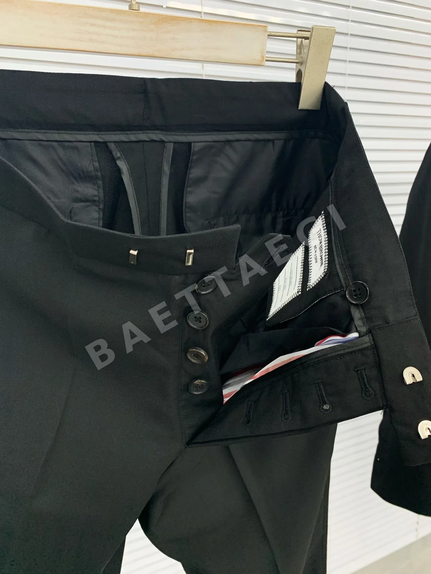 톰브라운 클래식 핏 드레스 팬츠 남성 바지 상세 이미지 7