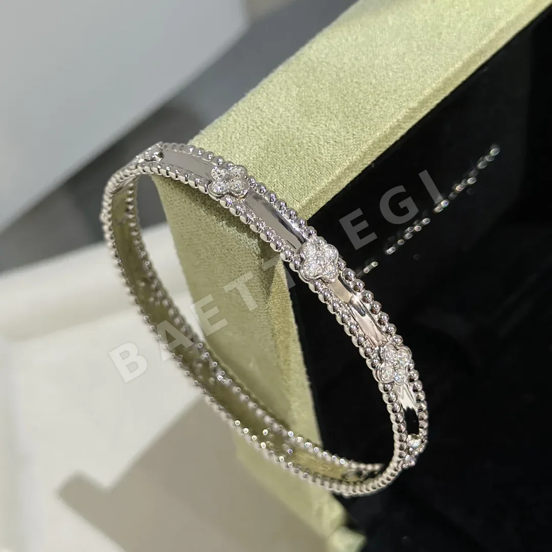 반클리프앤아펠 플라워 네 잎 클로버 뱅글 팔찌 63891