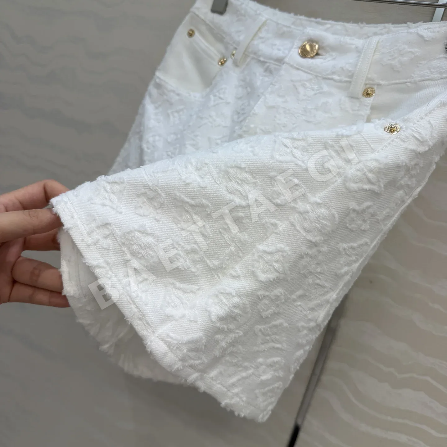 루이비통 모노그램 자카드 화이트 데님 반바지 상세 이미지 6