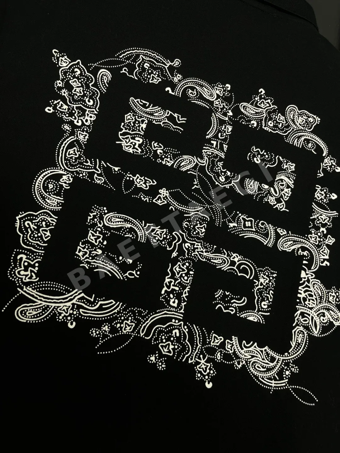 지방시 자수 프린트 폴로 반팔 티셔츠 상세 이미지 8