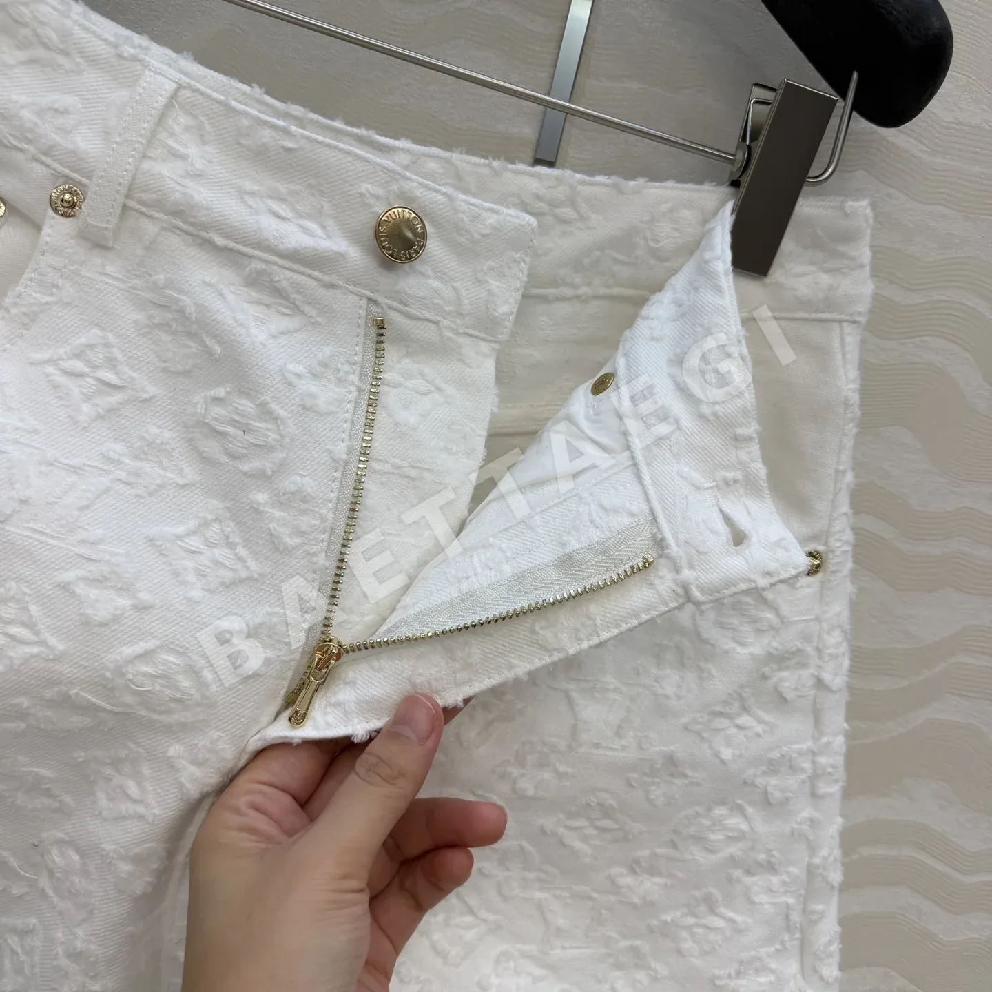 루이비통 모노그램 자카드 화이트 데님 반바지 상세 이미지 7