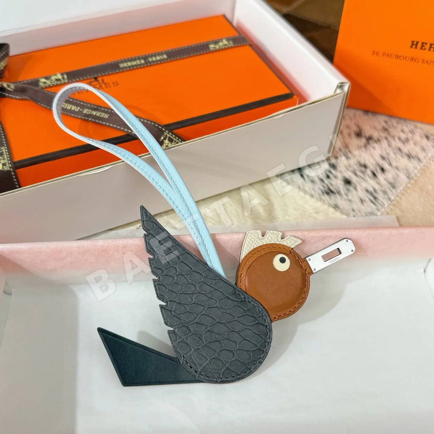 에르메스 팔라듐 도금 버드 참 키링 124428
