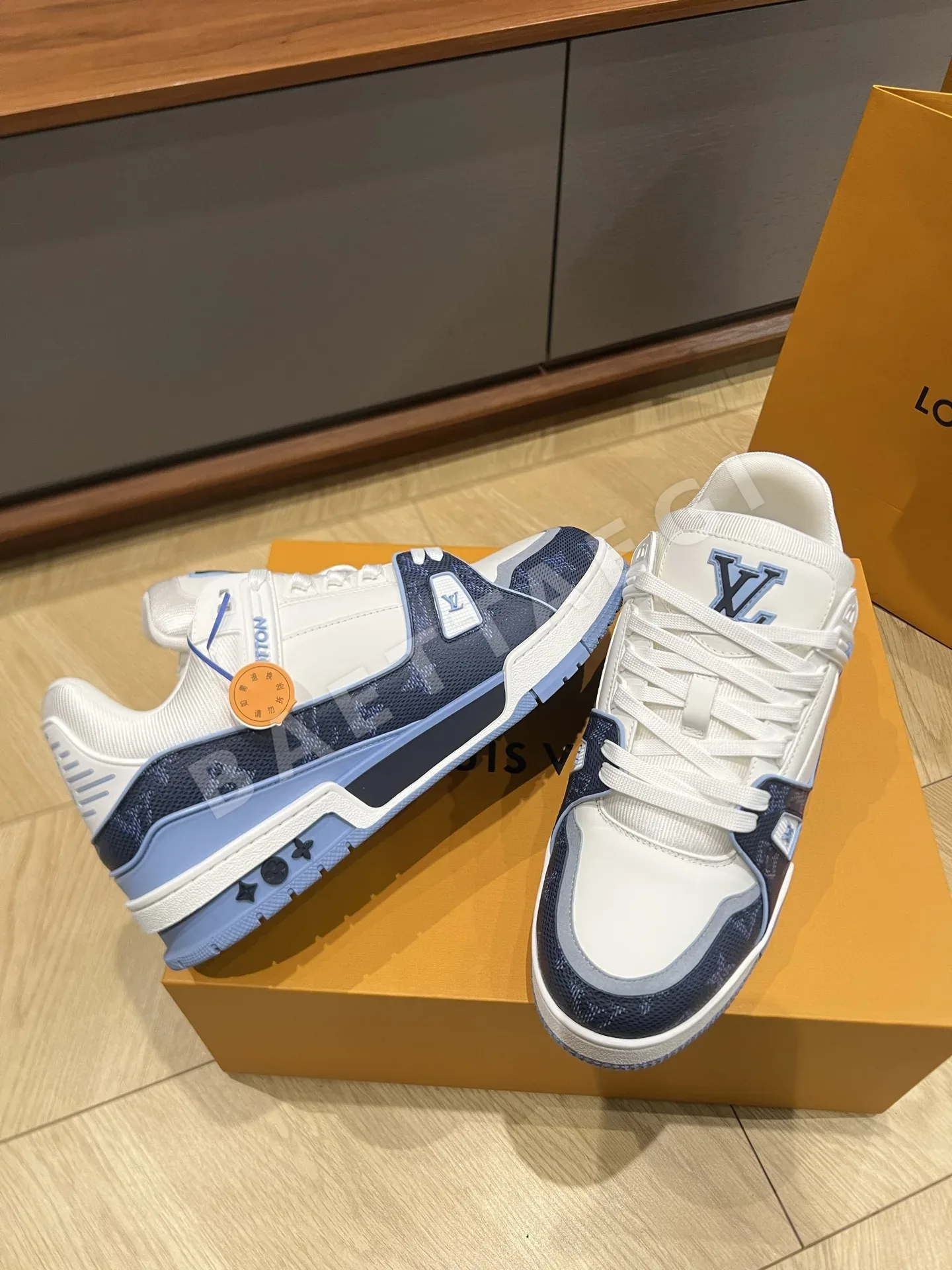 루이비통 LV 26 데님 컬러웨이 트레이너 신발 상세 이미지 4