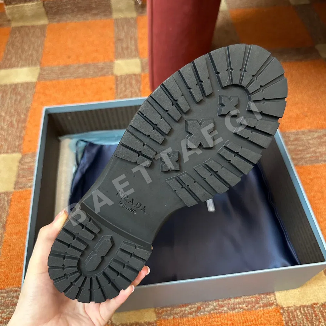 프라다 모노리스 빈티지 스타일 레이스업 로퍼 앵클 부츠 상세 이미지 6