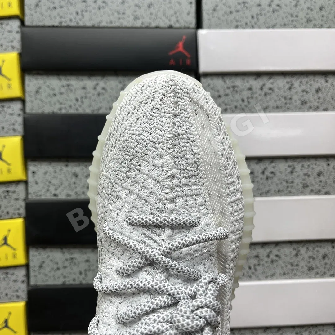 아디다스 [XQ] 이지 부스트 350 V2 EF2367 200773 Adidas Yeezy Boost 350 V2 Static 상세 이미지 2