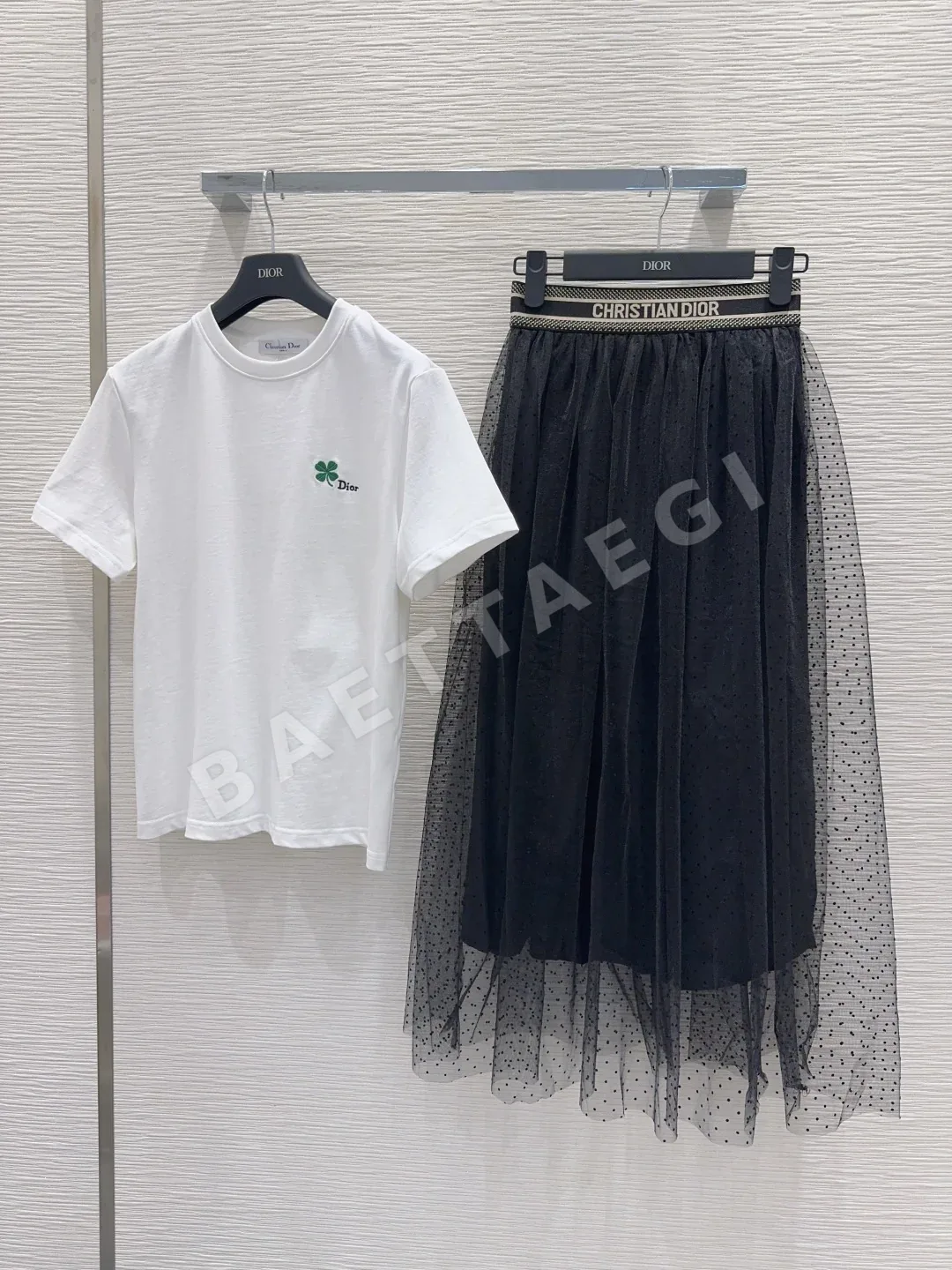 디올 네 잎 클로버 자수 티셔츠 세트