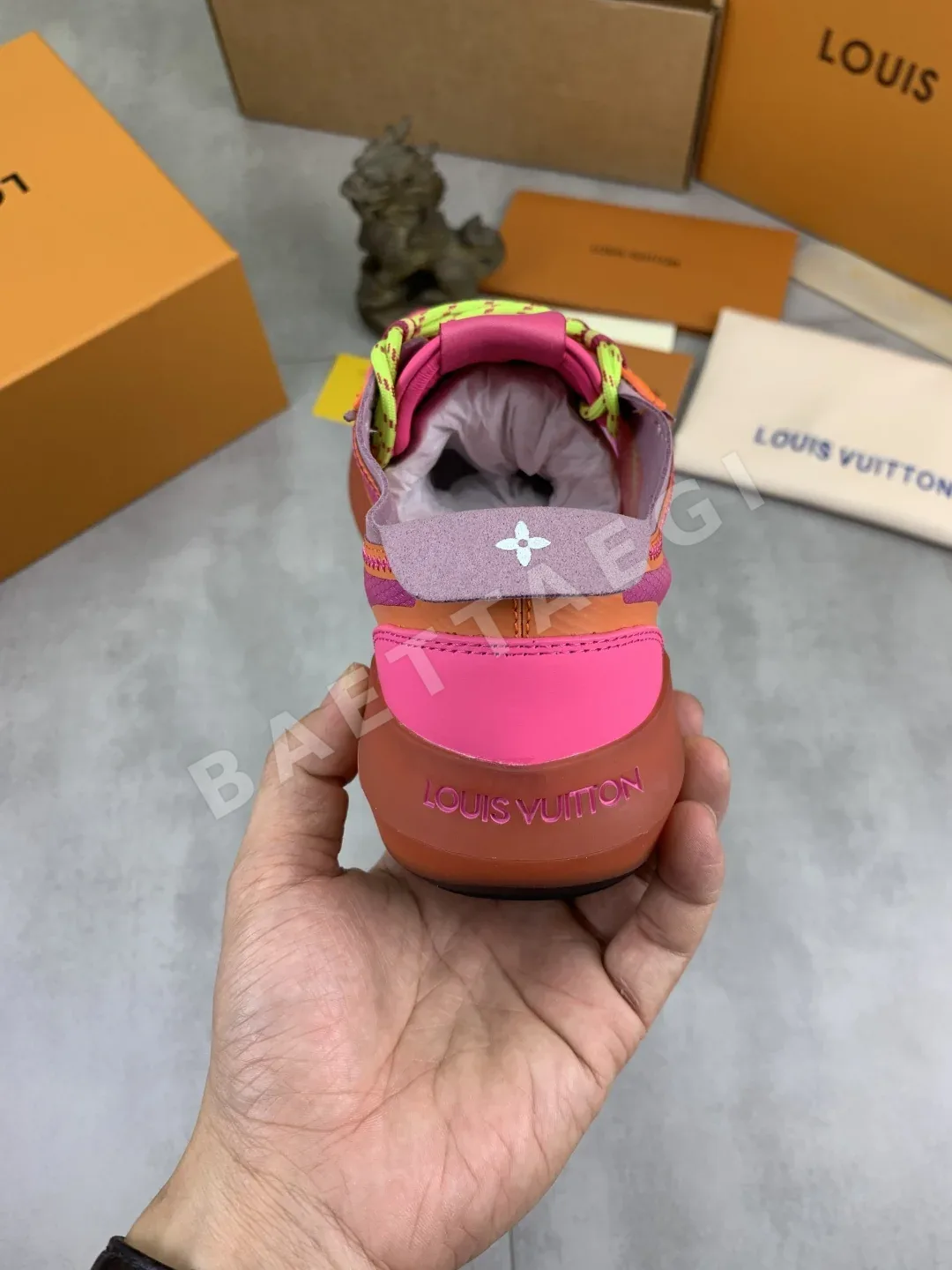 루이비통 메시 소가죽 러닝화 상세 이미지 8