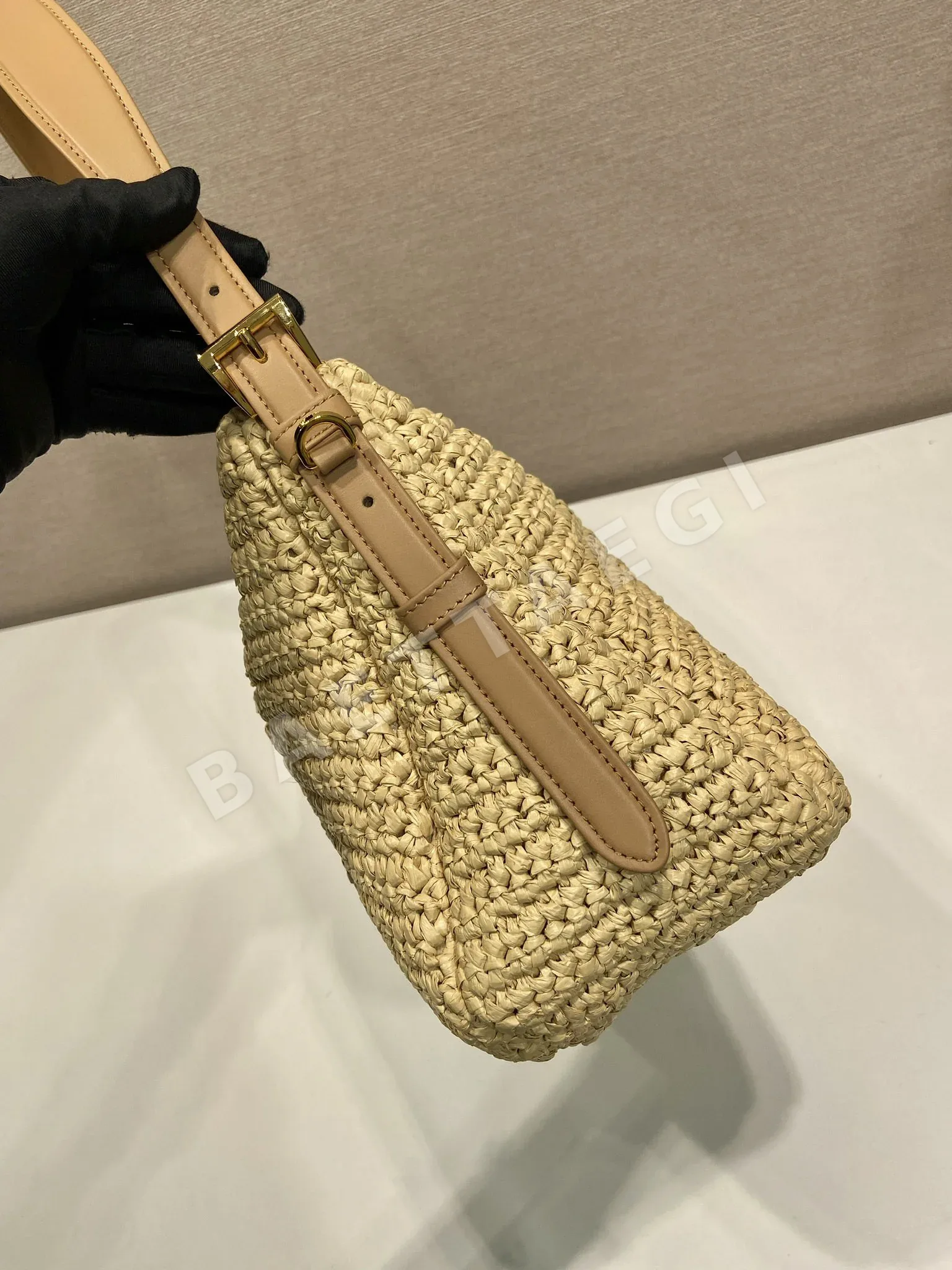 프라다 1BC246 라지 숄더백 상세 이미지 5