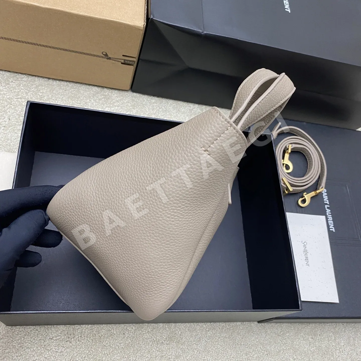 생로랑 Bea 스몰 토트백 상세 이미지 3
