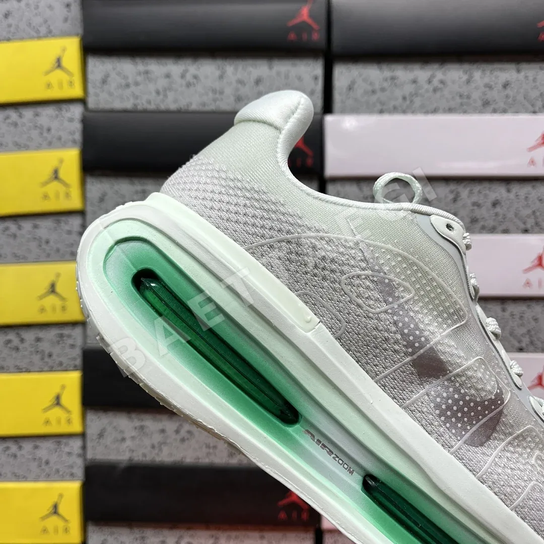 나이키 [CG] 보메로 프리미엄 HM5973-300 201990 Nike Vomero Premium Barely Green 상세 이미지 5