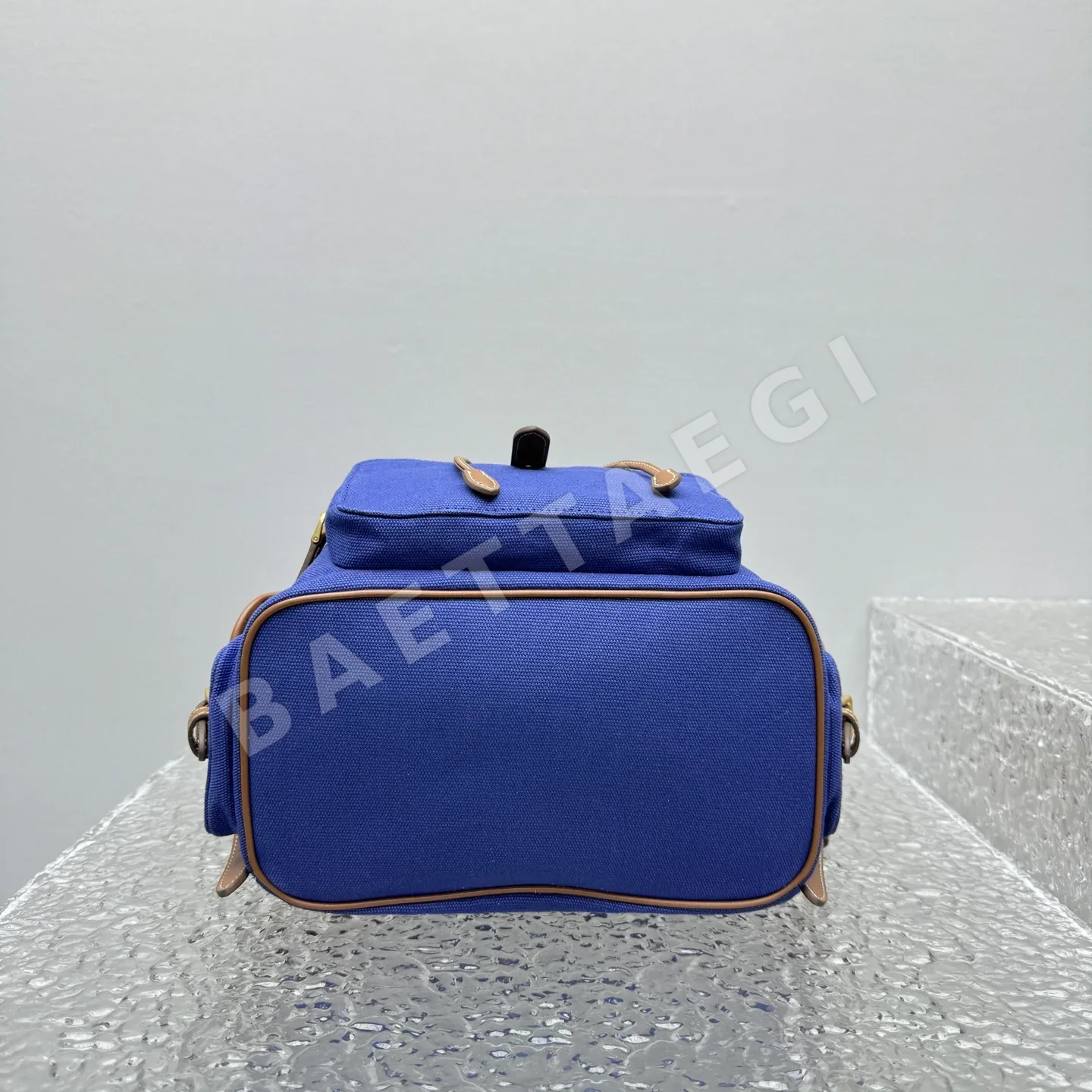 미우미우 드로스트링 가죽 버클 백팩 상세 이미지 5