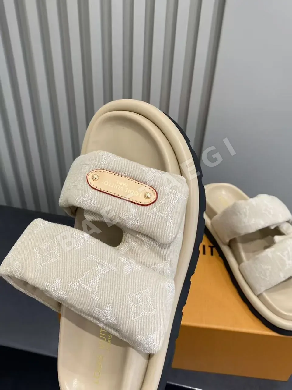 루이비통 데님 메시 커플용 더블 스트랩 슬리퍼 상세 이미지 6