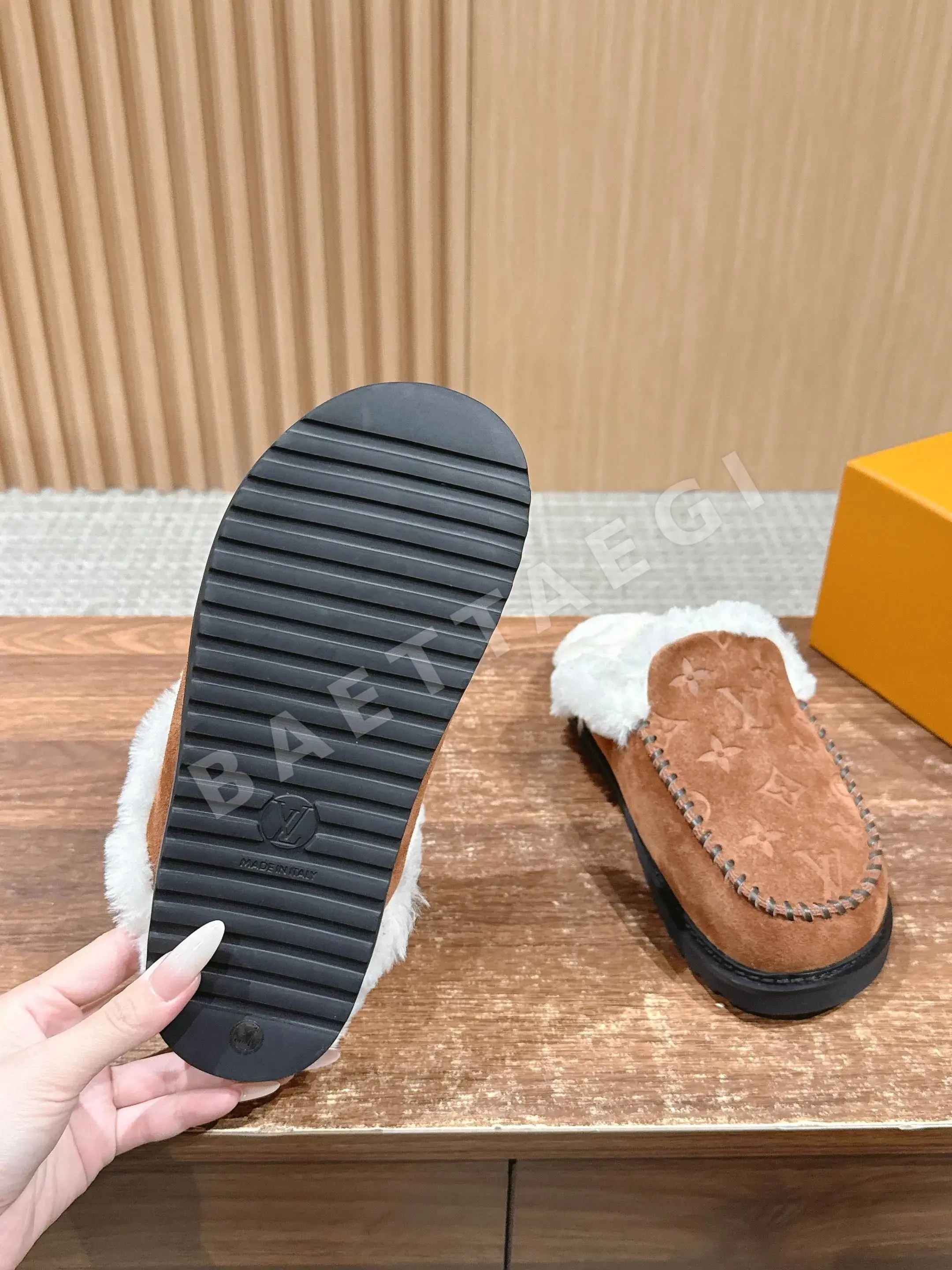 루이비통 코르티나 모노그램 스웨이드 로퍼 상세 이미지 9