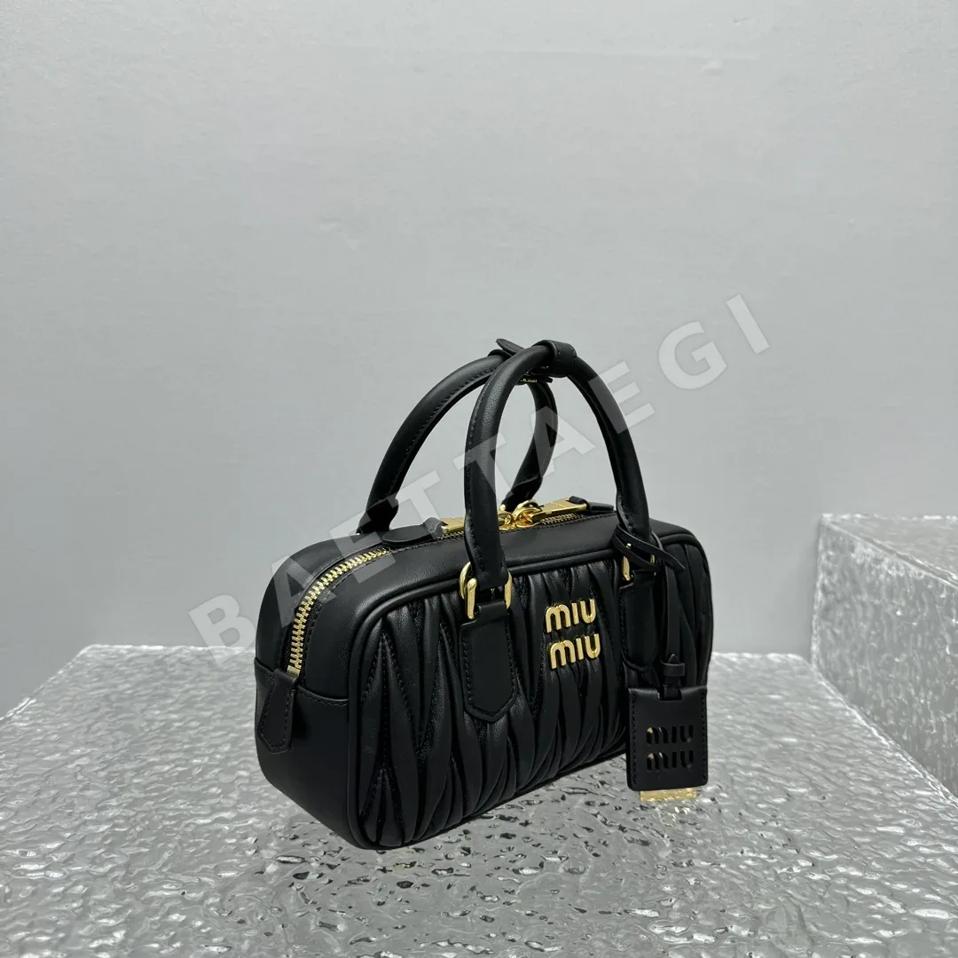 미우미우 램스킨 텍스처드 볼링백 상세 이미지 3