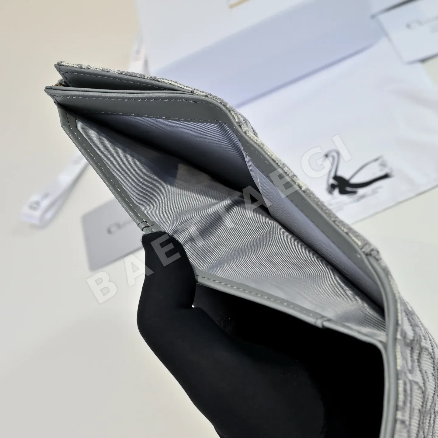 디올 새들 로터스 블루 오블리크 지갑 상세 이미지 6