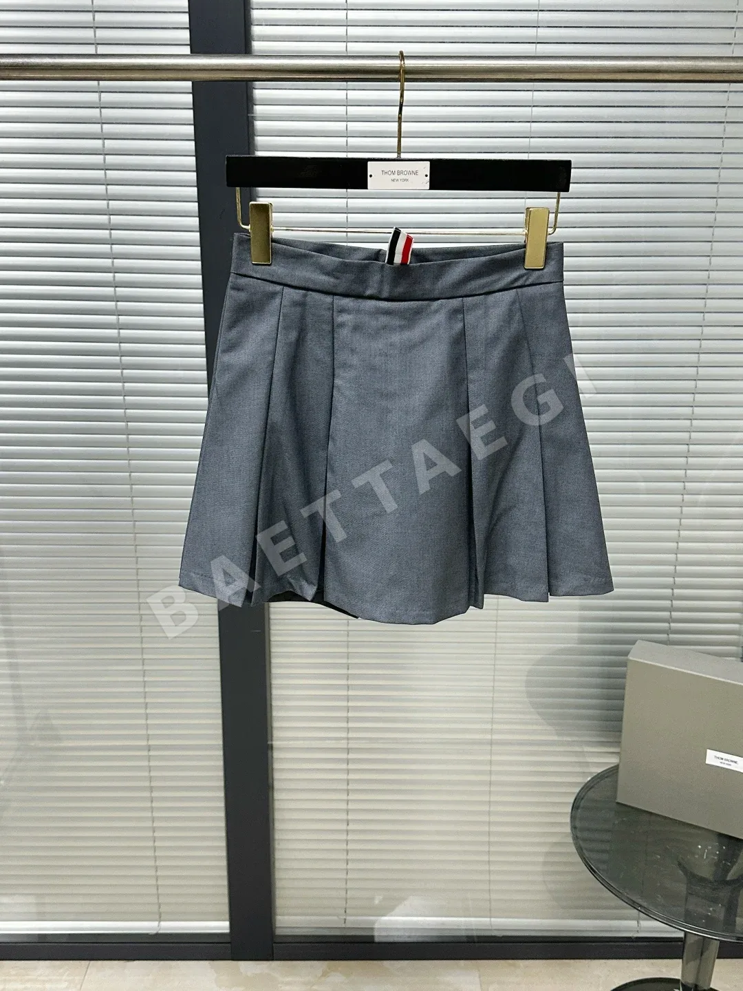 톰브라운 트리콜로르 웨빙 플리츠 미니스커트 상세 이미지 2