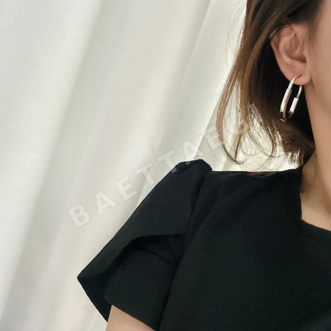 티파니 U자형 투톤 귀걸이 상세 이미지 2