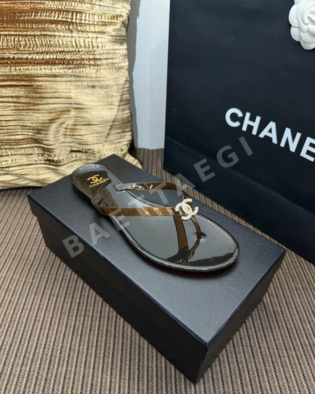 샤넬 더블 C 라인 스톤 버클 PVC 비치 샌들 상세 이미지 5