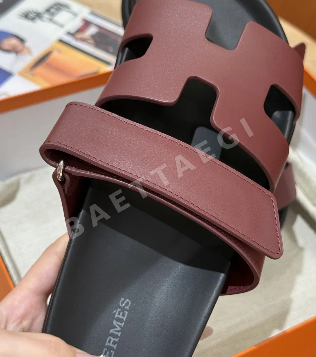 에르메스 시프르 샌들 레드 카프스킨 카라 엠보싱 상세 이미지 3