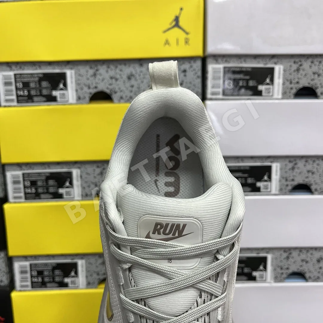 나이키 줌 보메로 18 HM6804-003 201107 Nike Zoom Vomero 18 상세 이미지 9