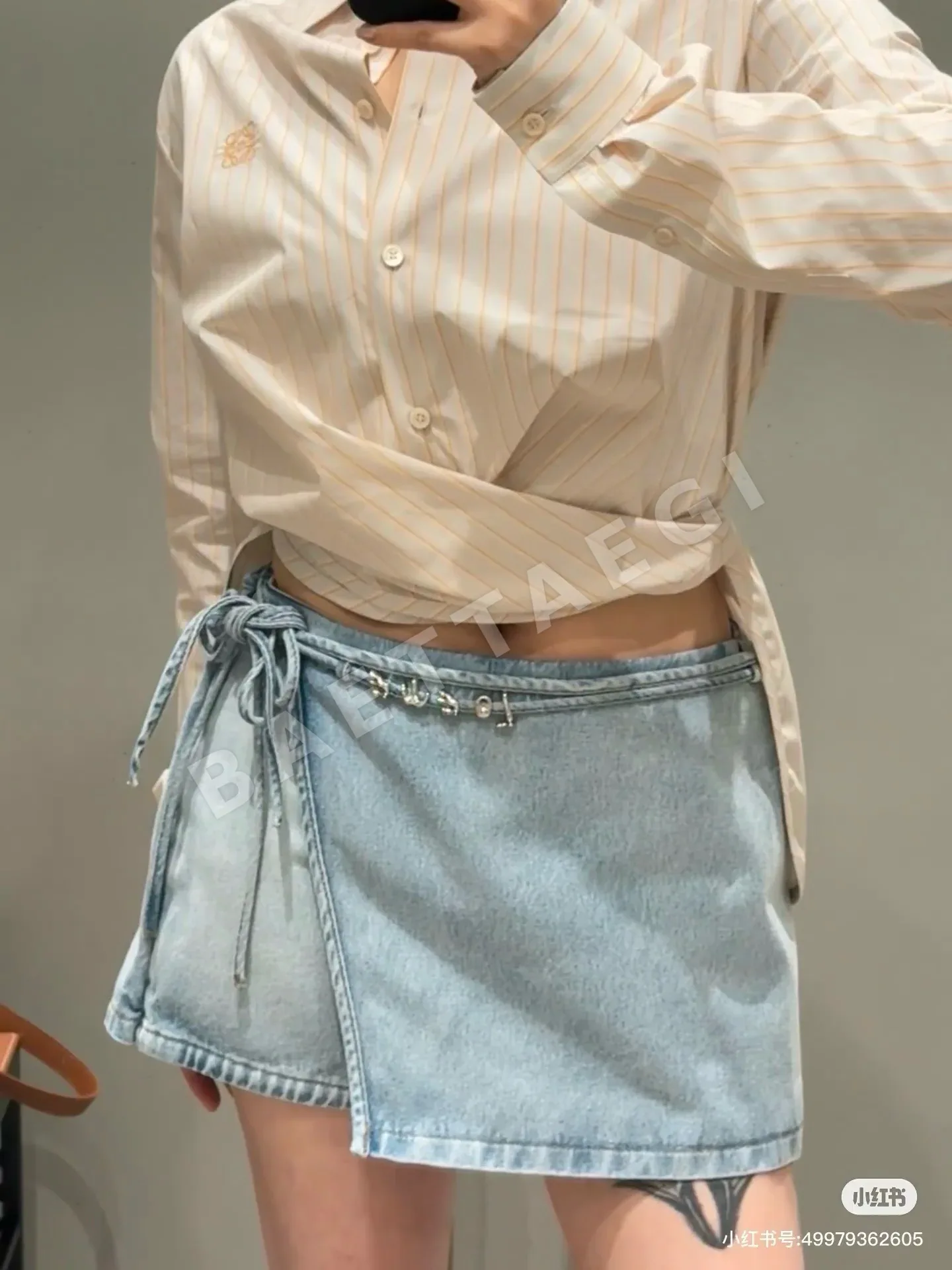 로에베 비대칭 컷 사이드 타이 데님 바지 상세 이미지 6
