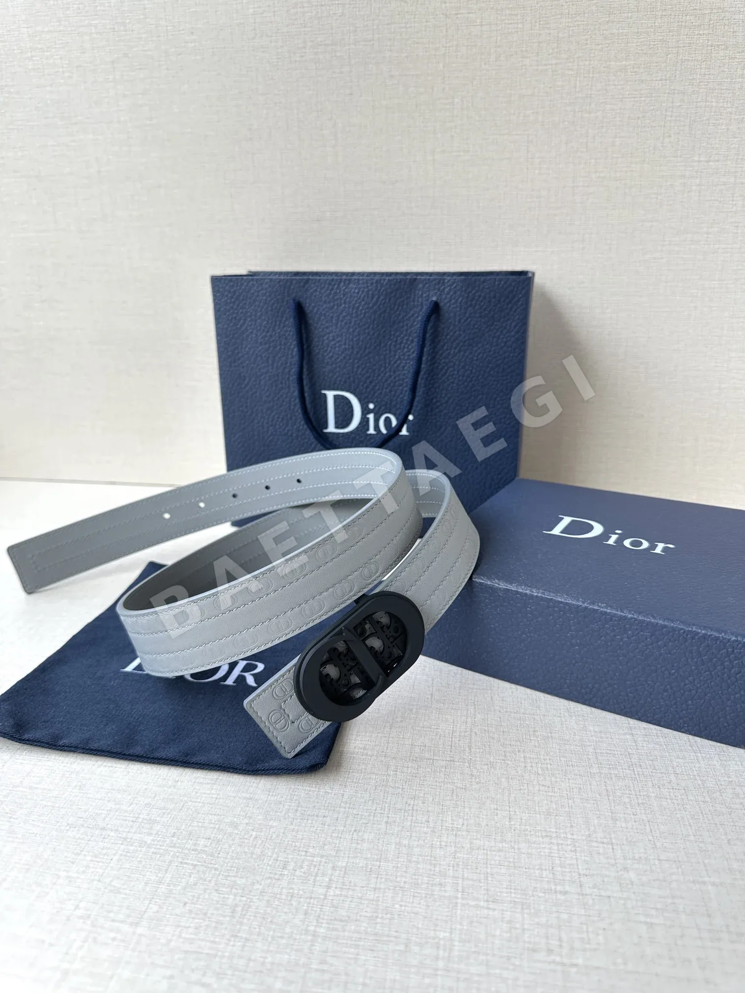 디올 CD 엠보싱 송아지가죽 리버시블 벨트 상세 이미지 4