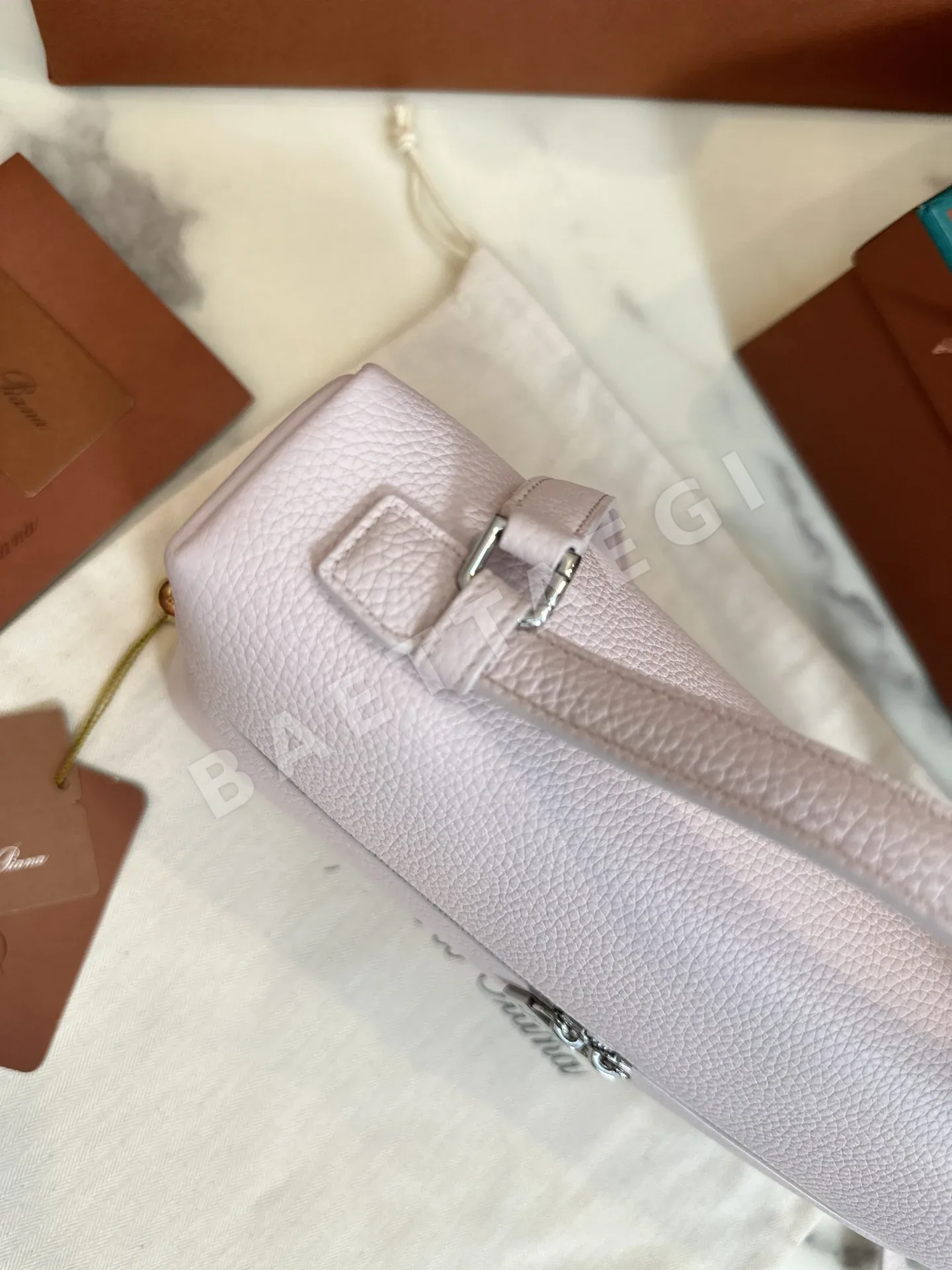 로로피아나 모란꽃 송아지가죽 엑스트라 포켓 핸드백 상세 이미지 6