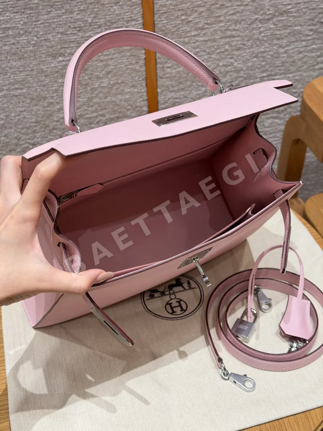 에르메스 켈리 28 cm 핑크 엡솜 가죽 가방 상세 이미지 6