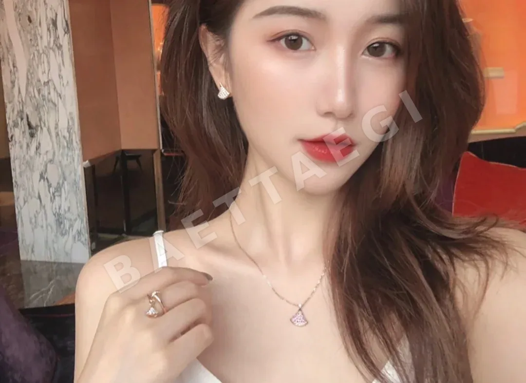 불가리 큐빅 장식 귀걸이 상세 이미지 4