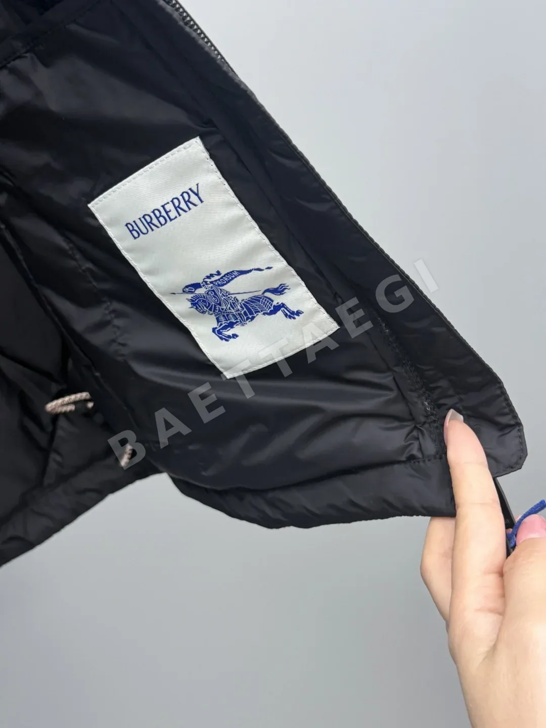 버버리 여성 체크 퀼팅 다운 조끼 상세 이미지 7