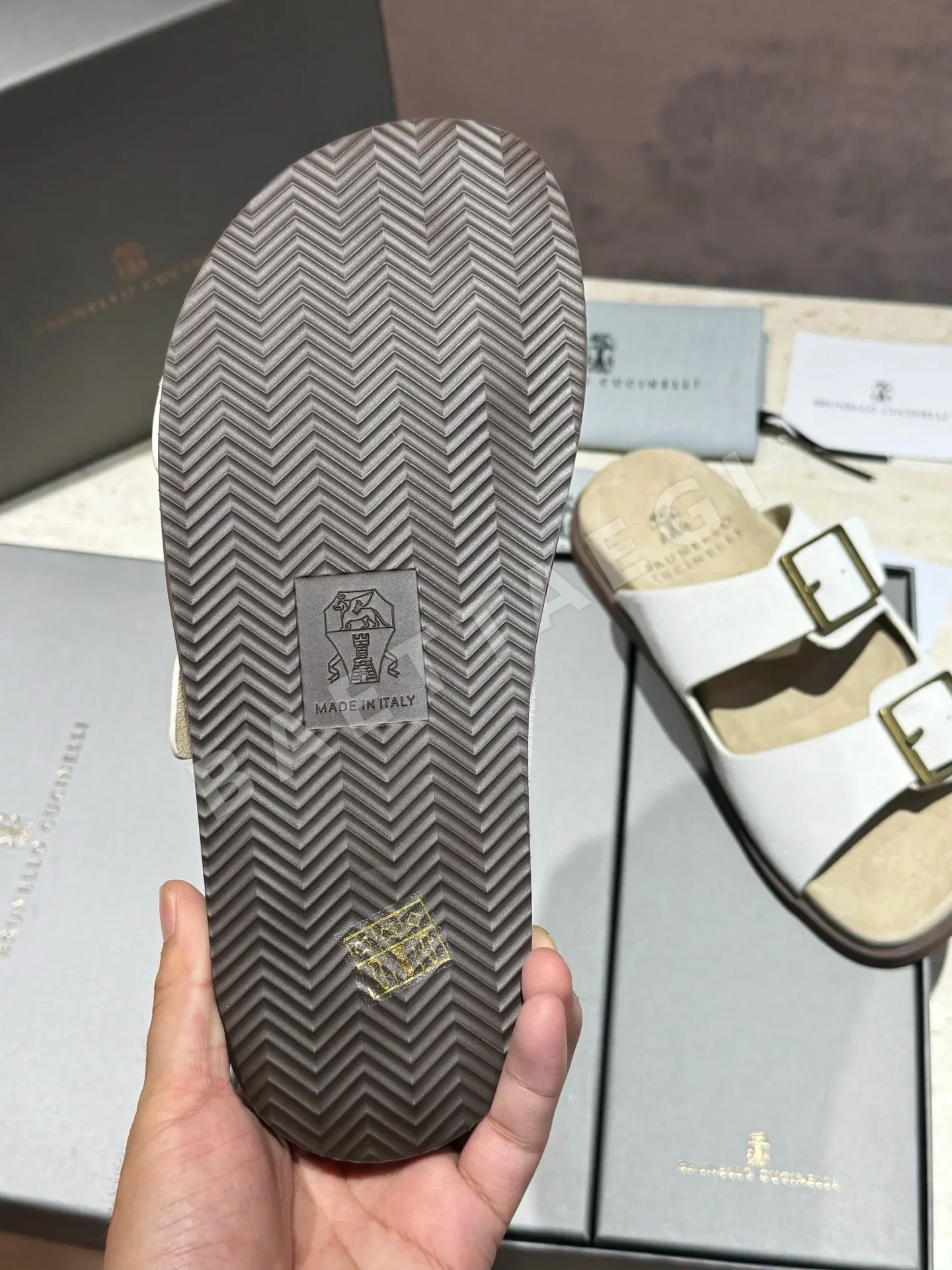 브루넬로쿠치넬리 남성 스웨이드 비치샌들 상세 이미지 6