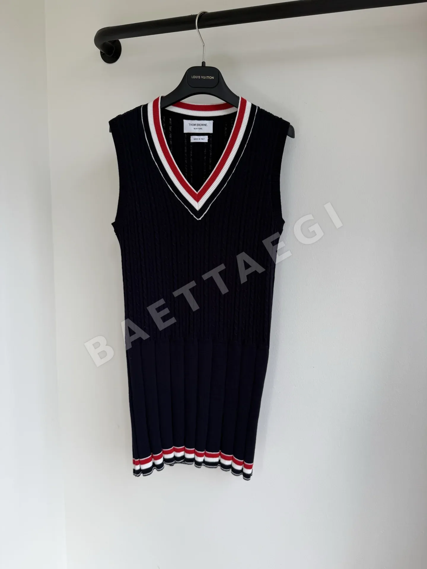 톰브라운 브이넥 롱 니트 원피스