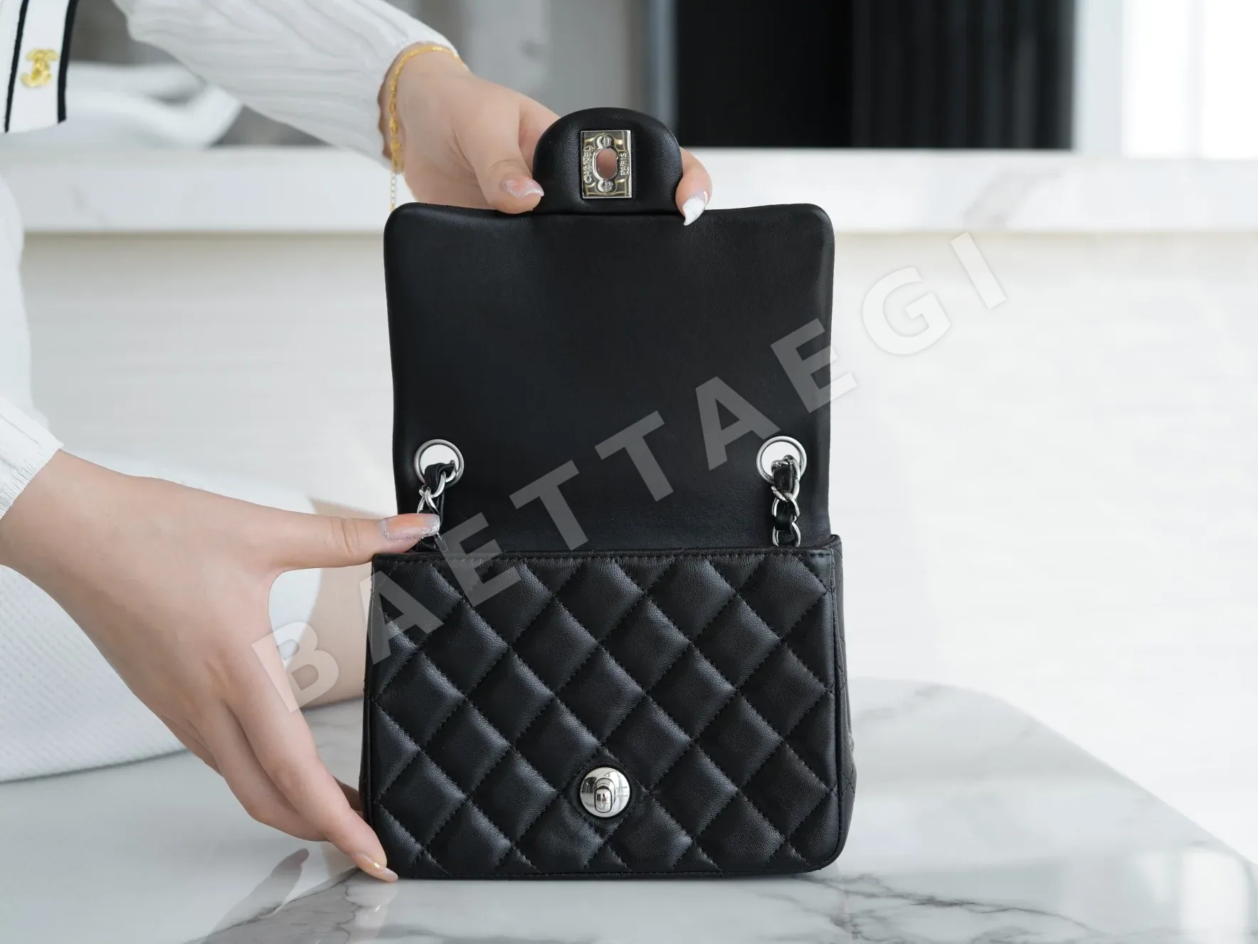 샤넬 클래식 램스킨 플랩백 가방 상세 이미지 3