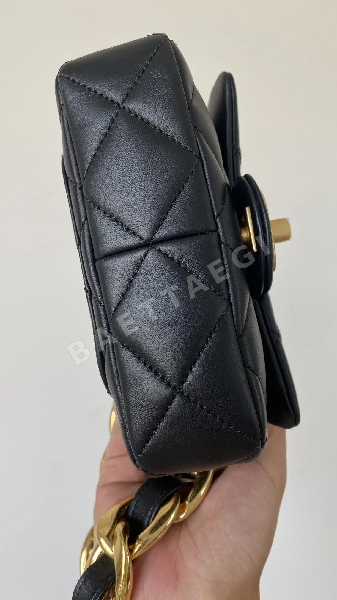 샤넬 청키 체인 미니 숄더백 Lambskin 가방 상세 이미지 9
