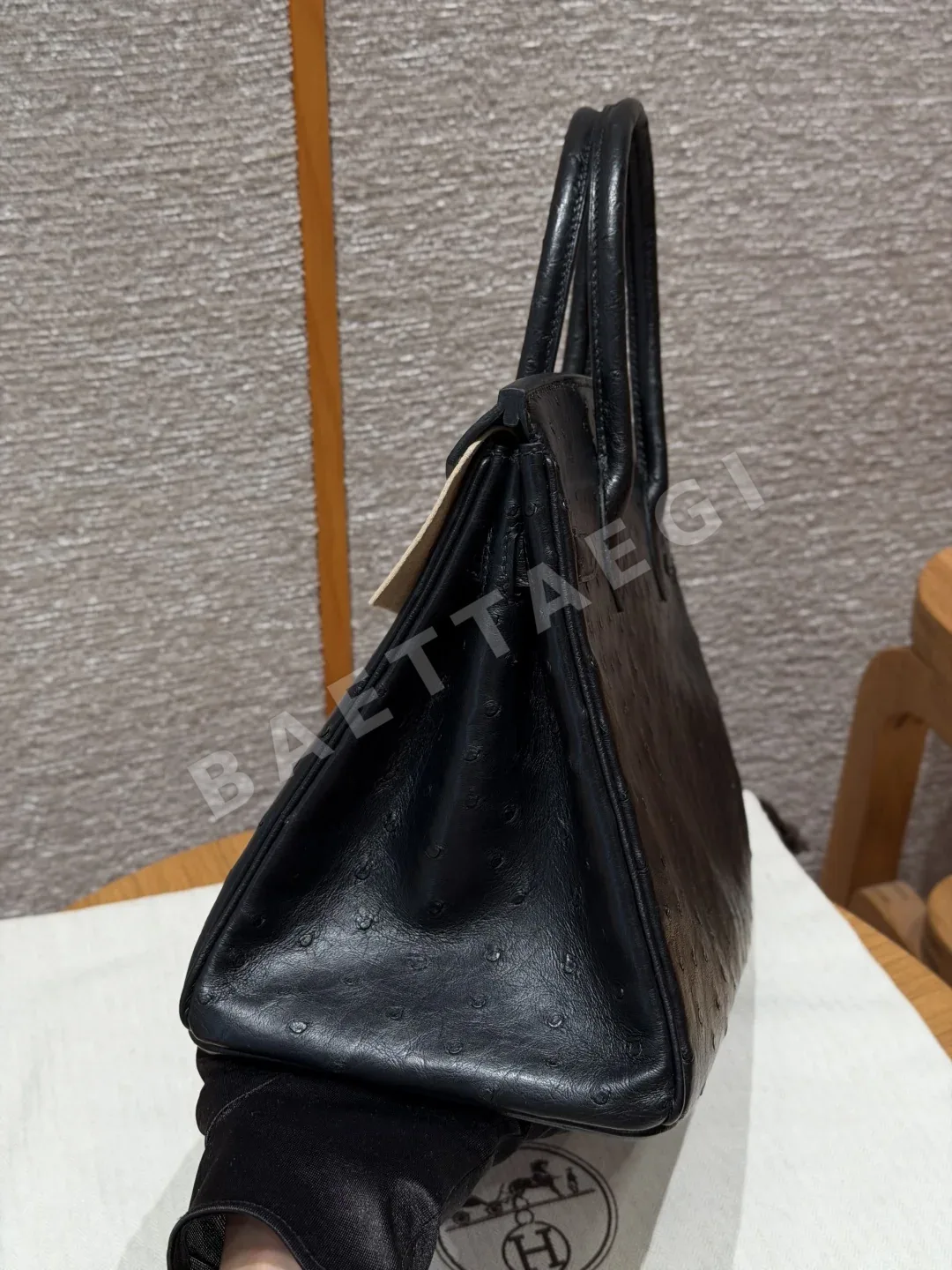 에르메스 버킨 30 블랙 KK 타조가죽 가방 상세 이미지 5