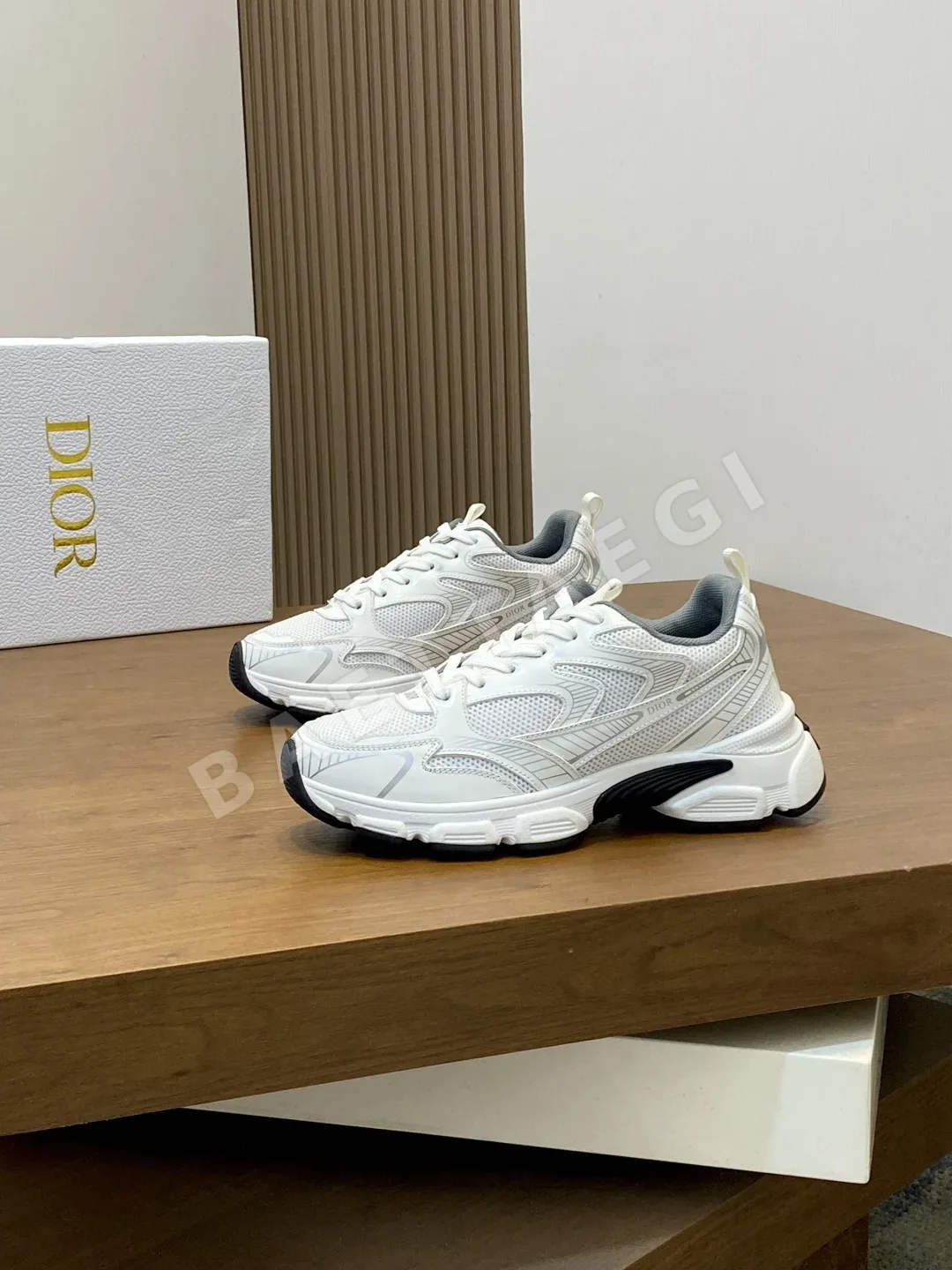 디올 스니커즈 블랙 패브릭 반사 소재 CD 로고 상세 이미지 3