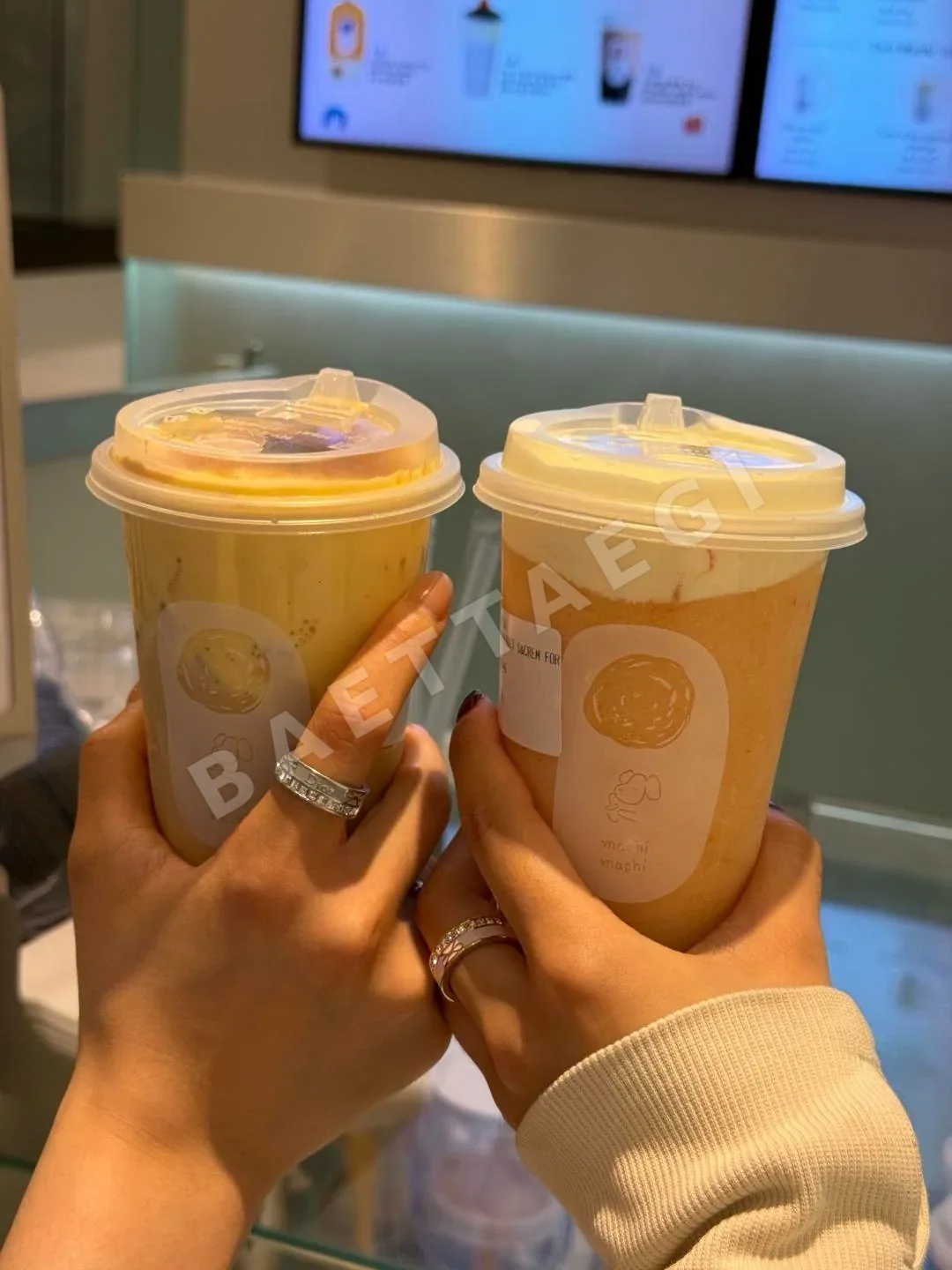 디올 레터 라인스톤 보우 귀걸이 상세 이미지 2