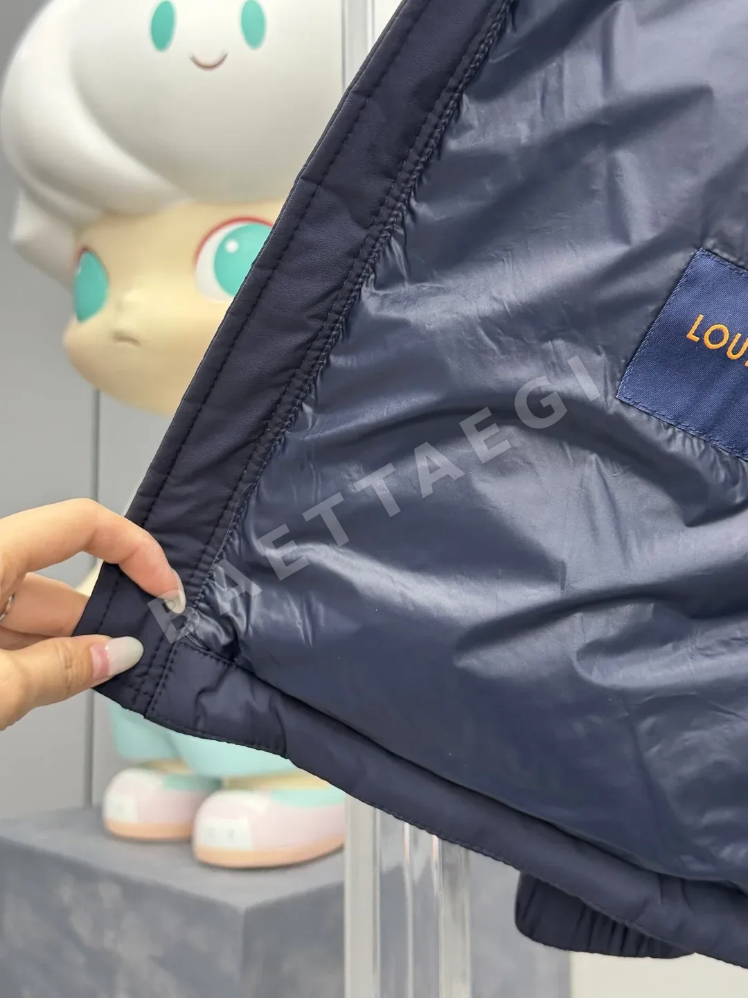루이비통 후드 모노그램 패턴 다운 패딩 재킷 상세 이미지 6