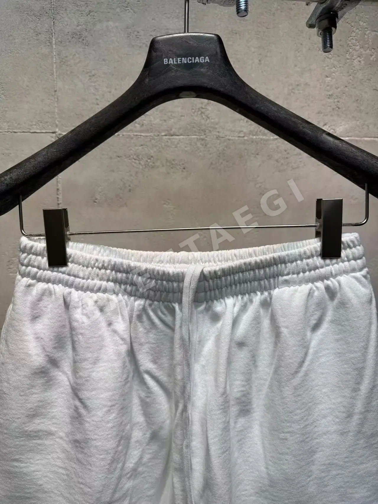 발렌시아가 그래픽 남성 반바지 상세 이미지 2
