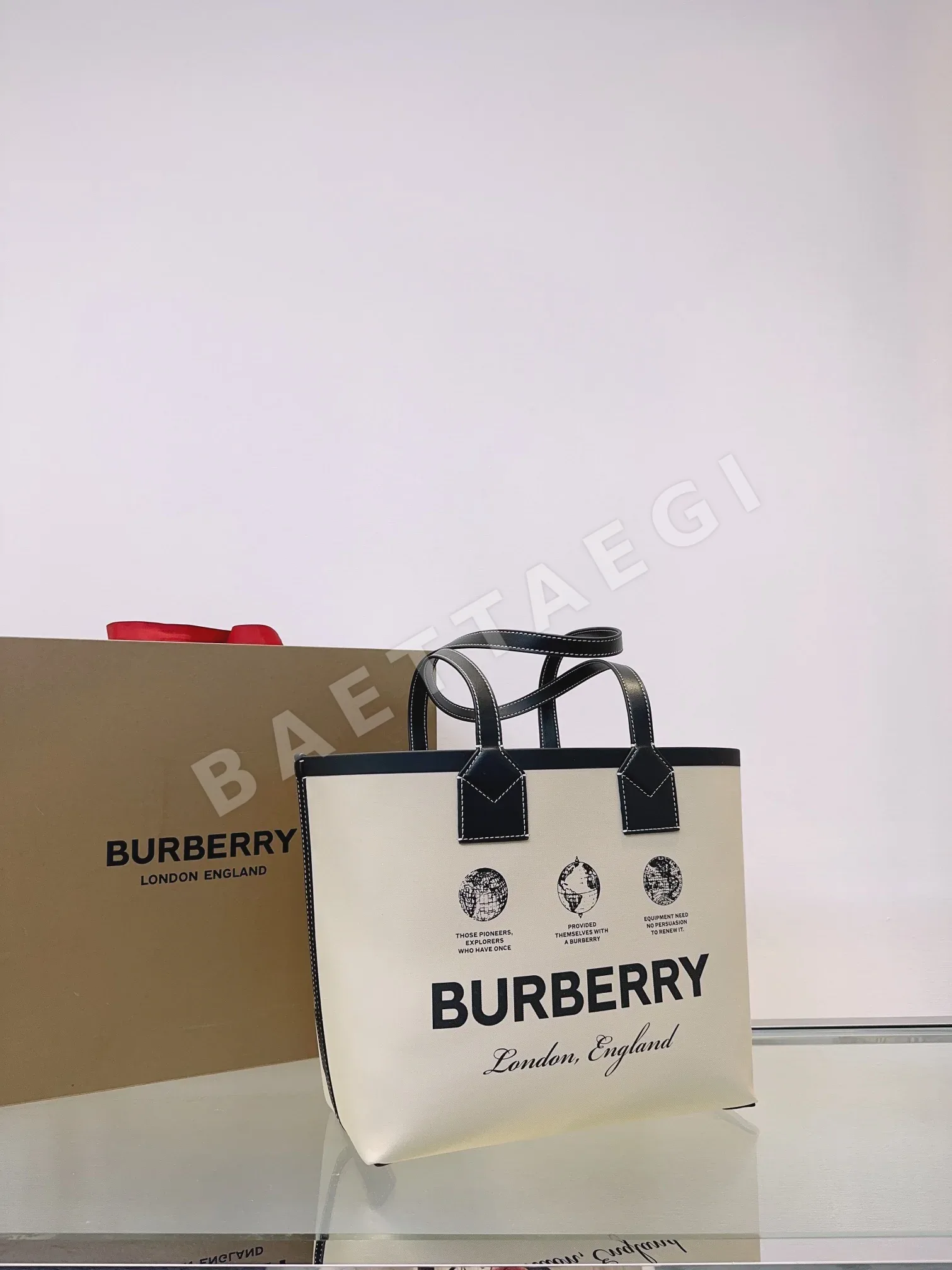 버버리 양면 토트백 상세 이미지 2