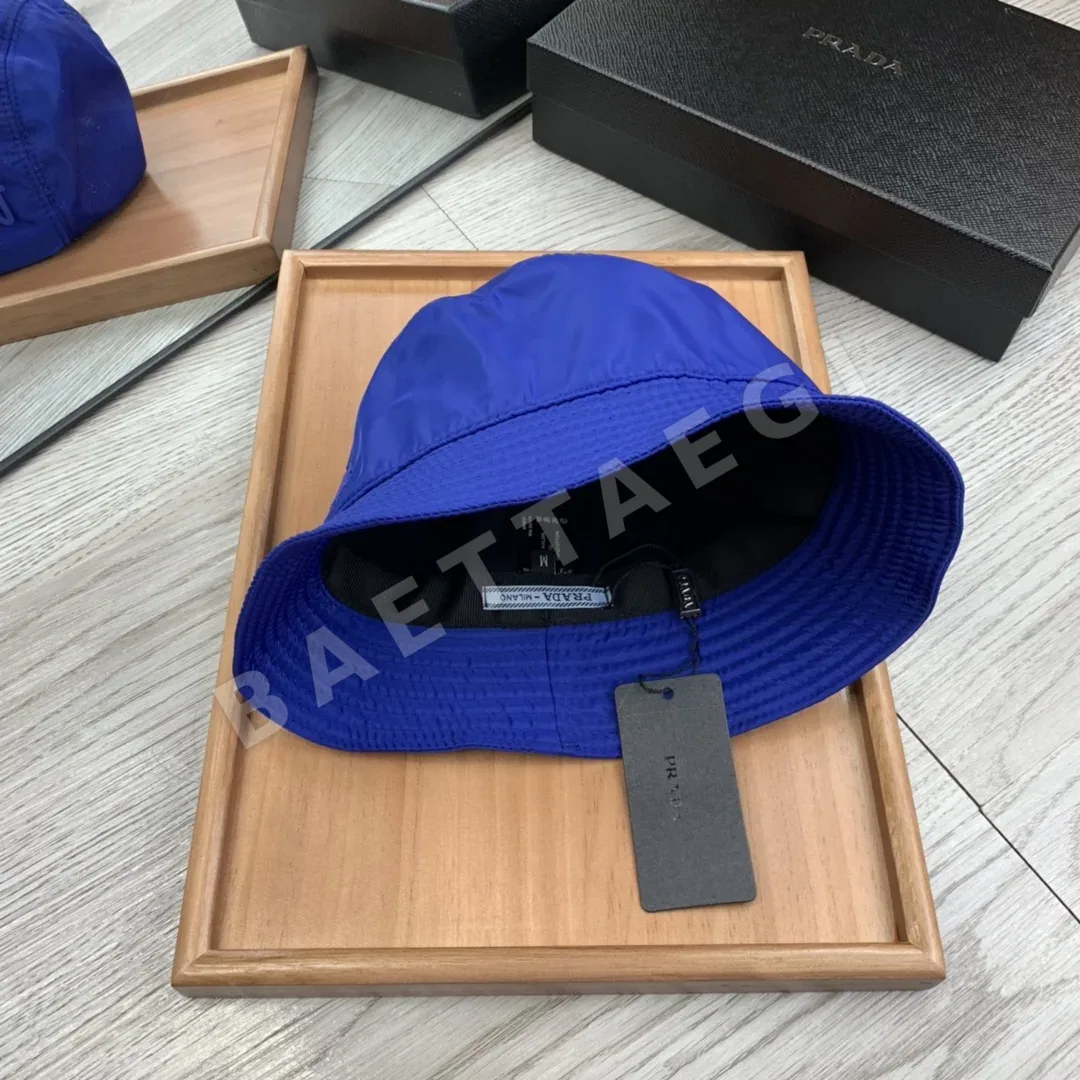 프라다 양면 삼각 로고 버킷햇 상세 이미지 4