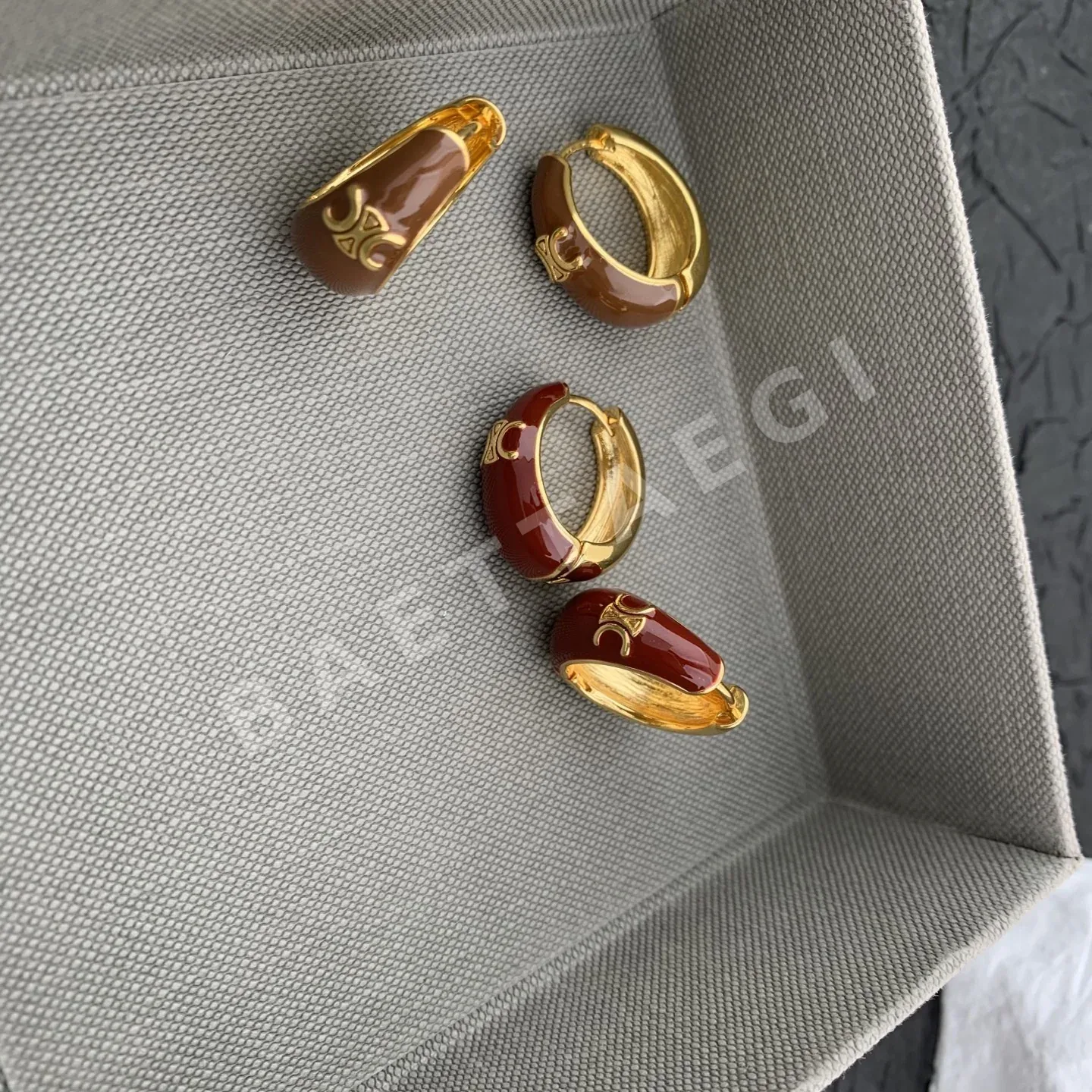 셀린느 개선문 로고 드롭 귀걸이 69337
