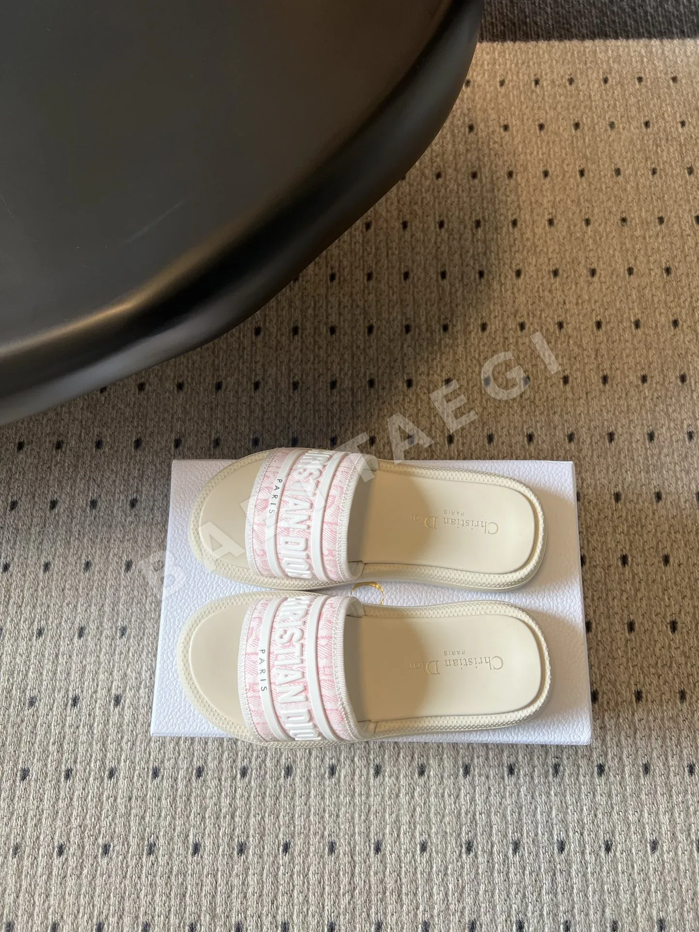 디올 뉴 모노그램 싱글 스트랩 플랫폼 샌들 상세 이미지 6
