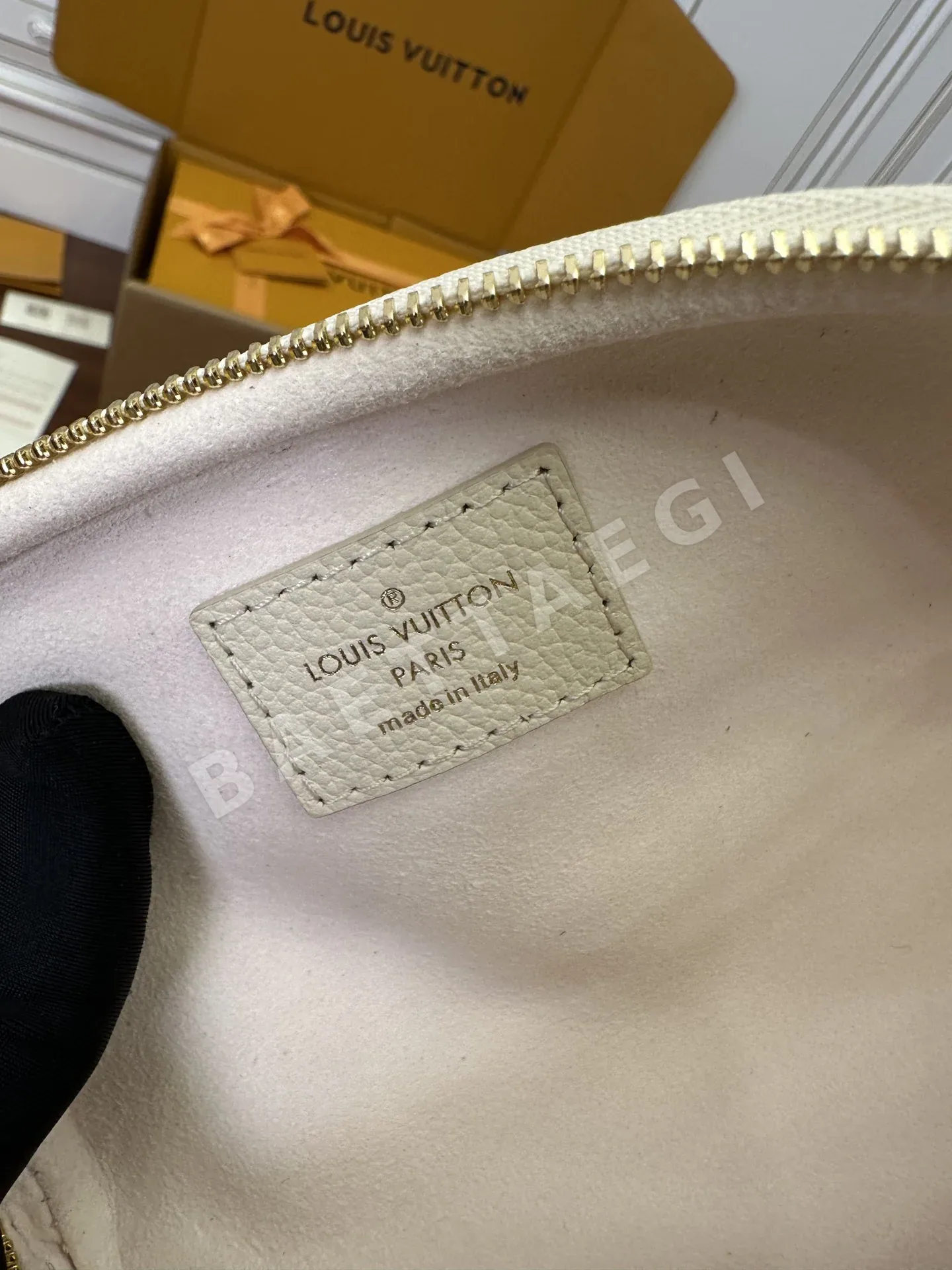 루이비통 M82208 가방 상세 이미지 9