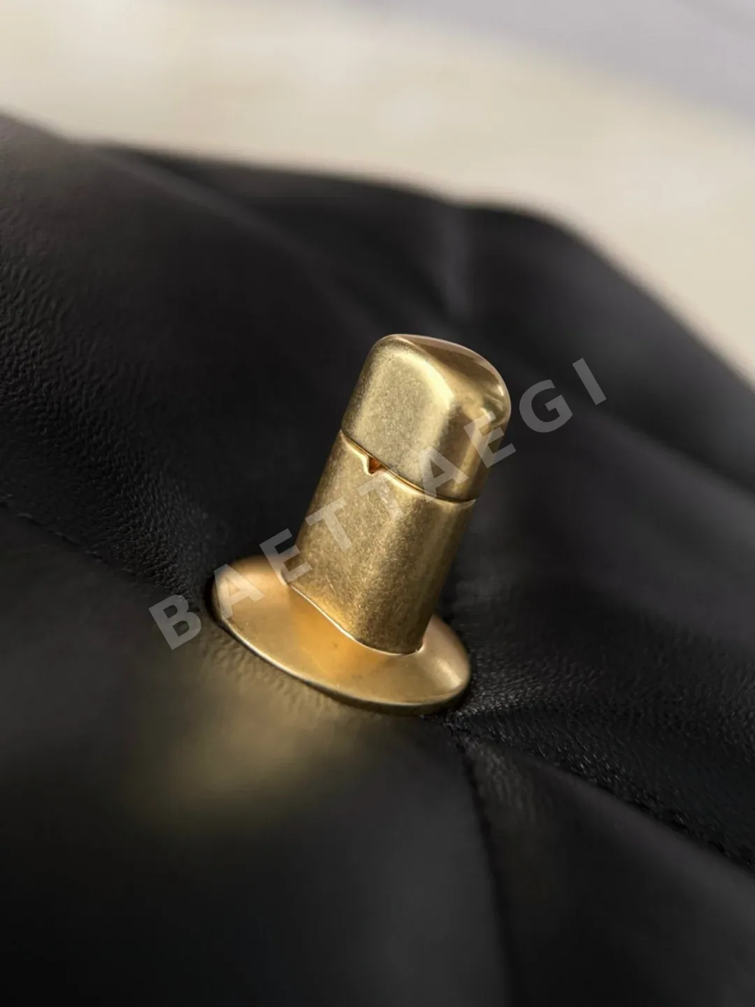샤넬 블랙 금장 가방 상세 이미지 5