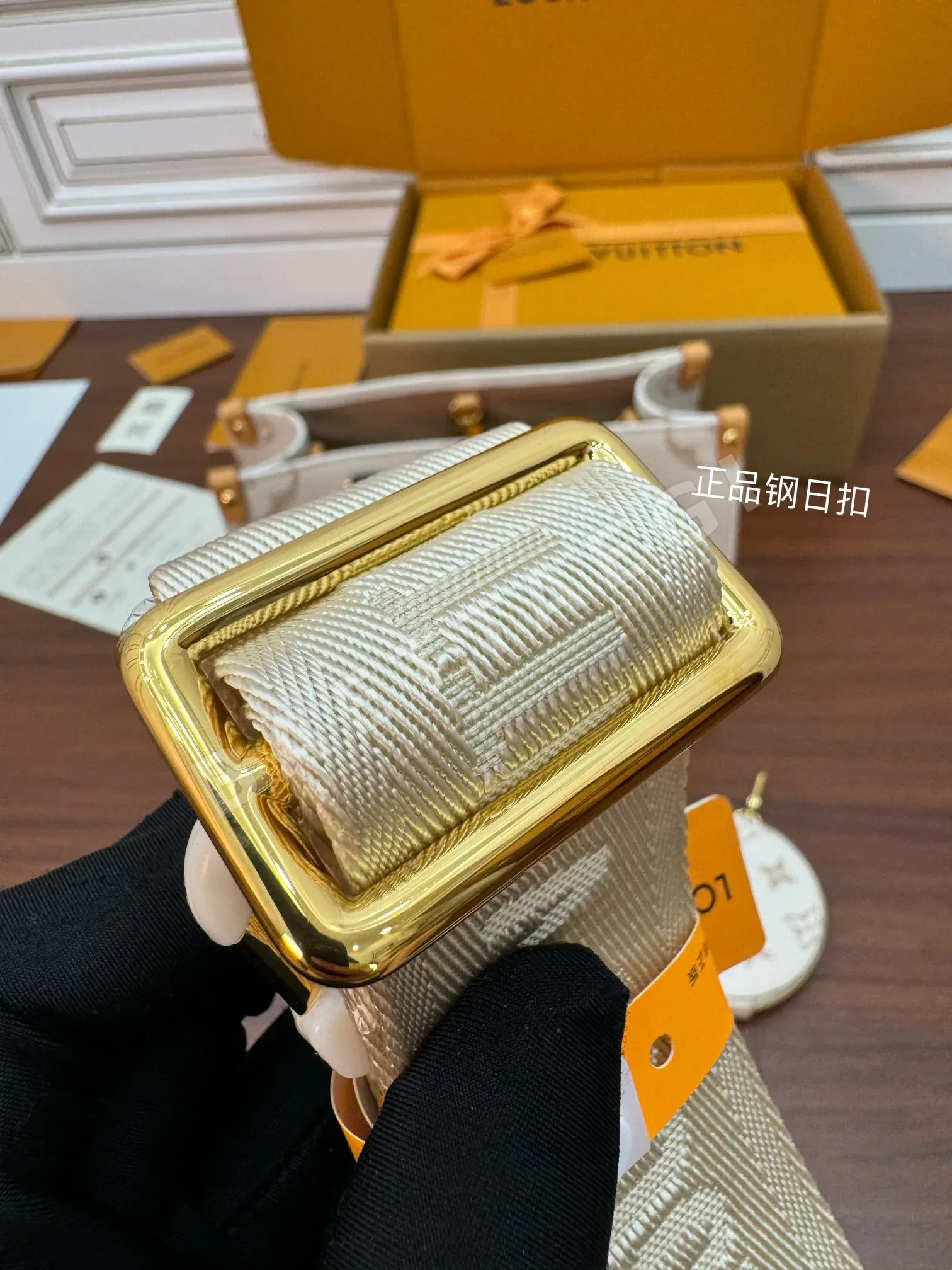 루이비통 M24533 가죽 가방 상세 이미지 10
